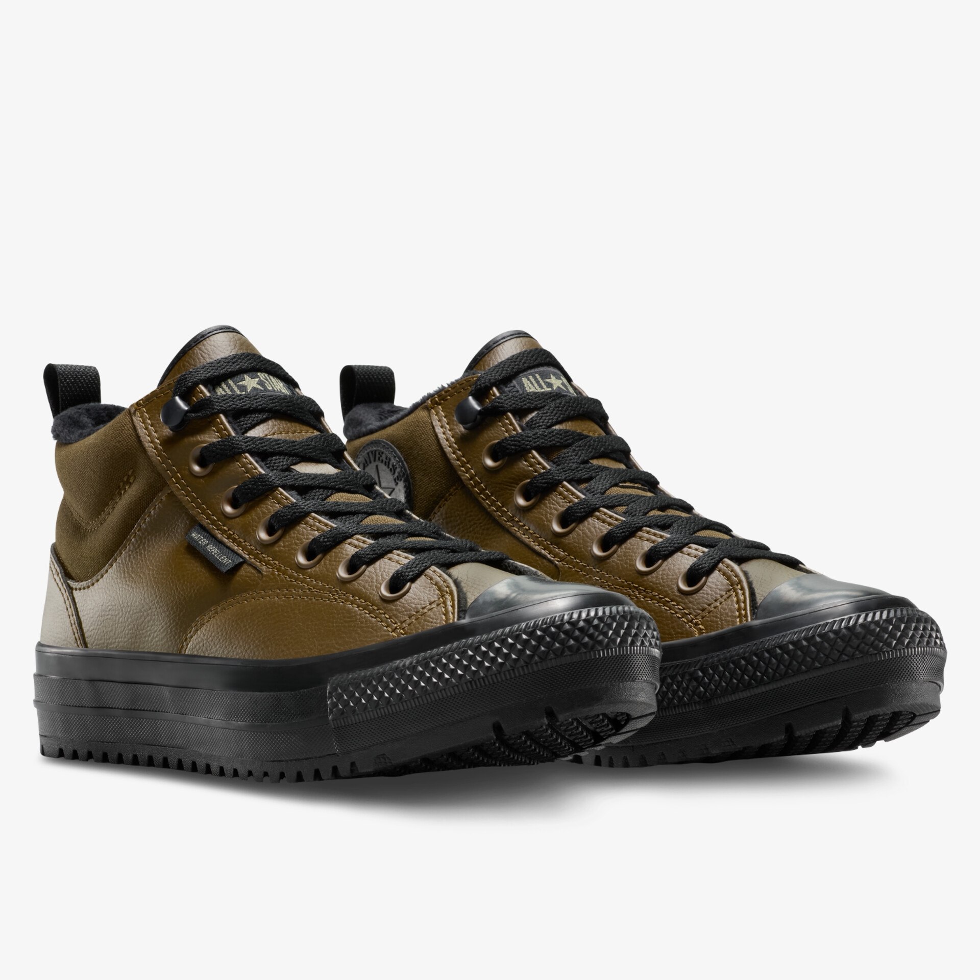 Robuster hoher Schuh mit schnürung und profilierter Gummisohle für optimalen Halt und Komfort