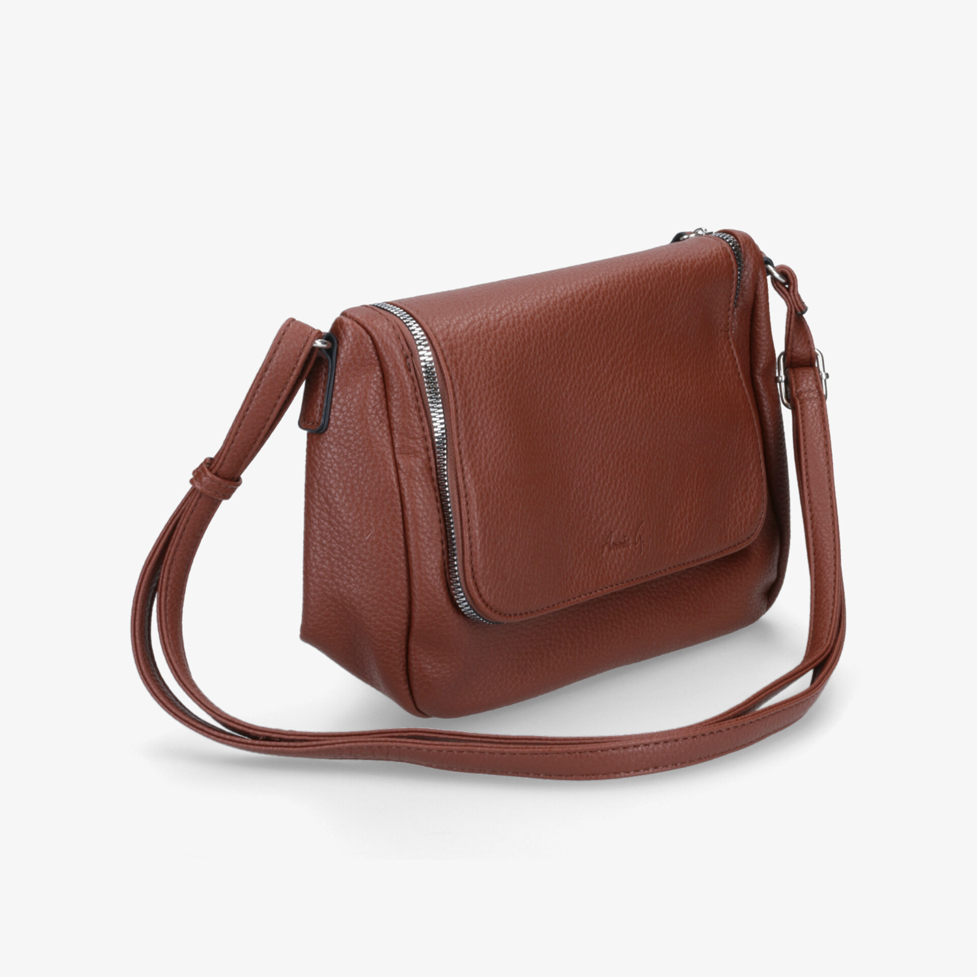 Braune Umhängetasche aus hochwertigem Leder in kompakter Größe mit verstellbarem Riemen, schräg vorne abgebildet