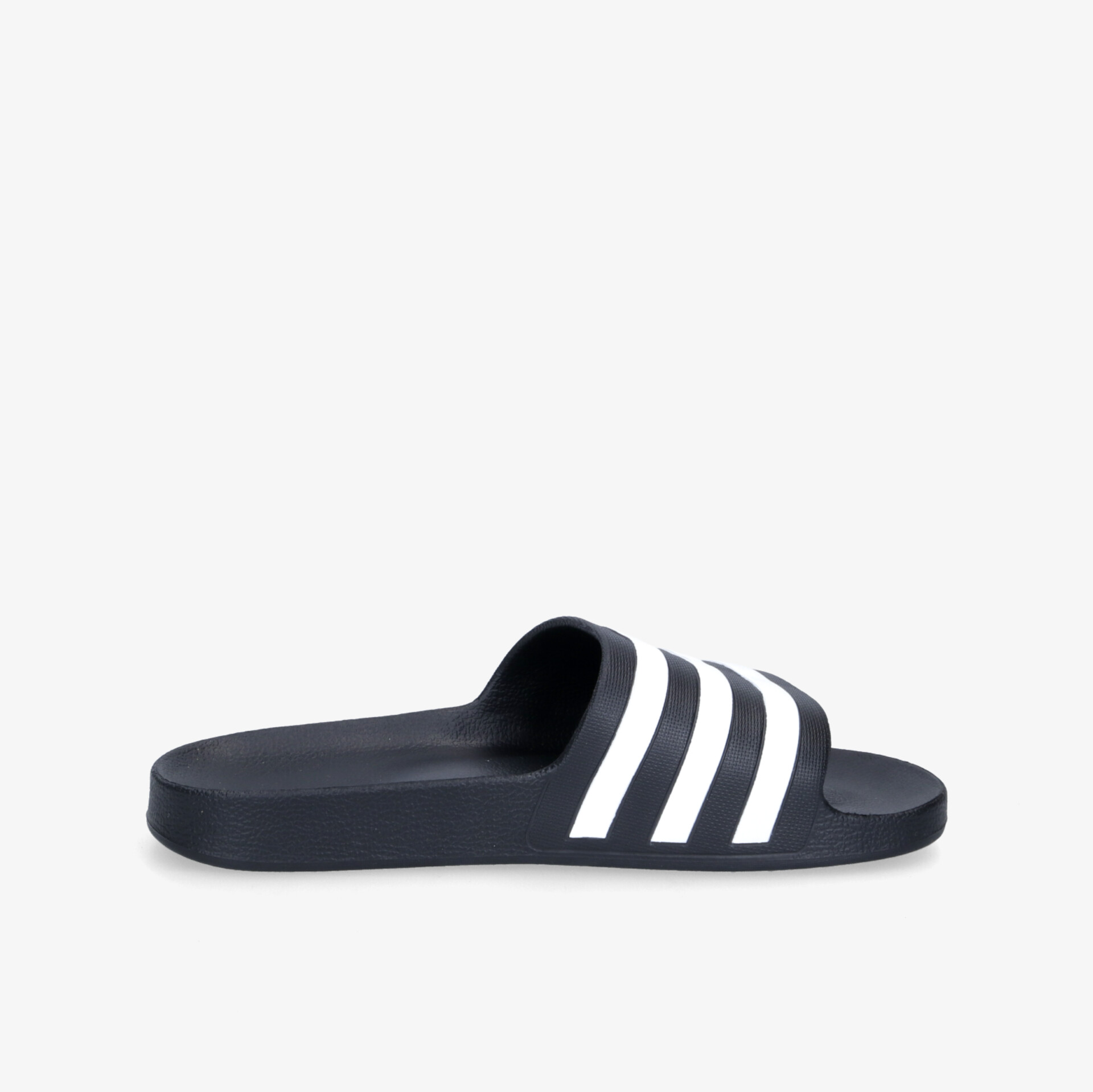 Bequeme Bade-Sandale mit rutschfestem Design und klassischem Stil, ideal für Freizeitaktivitäten.