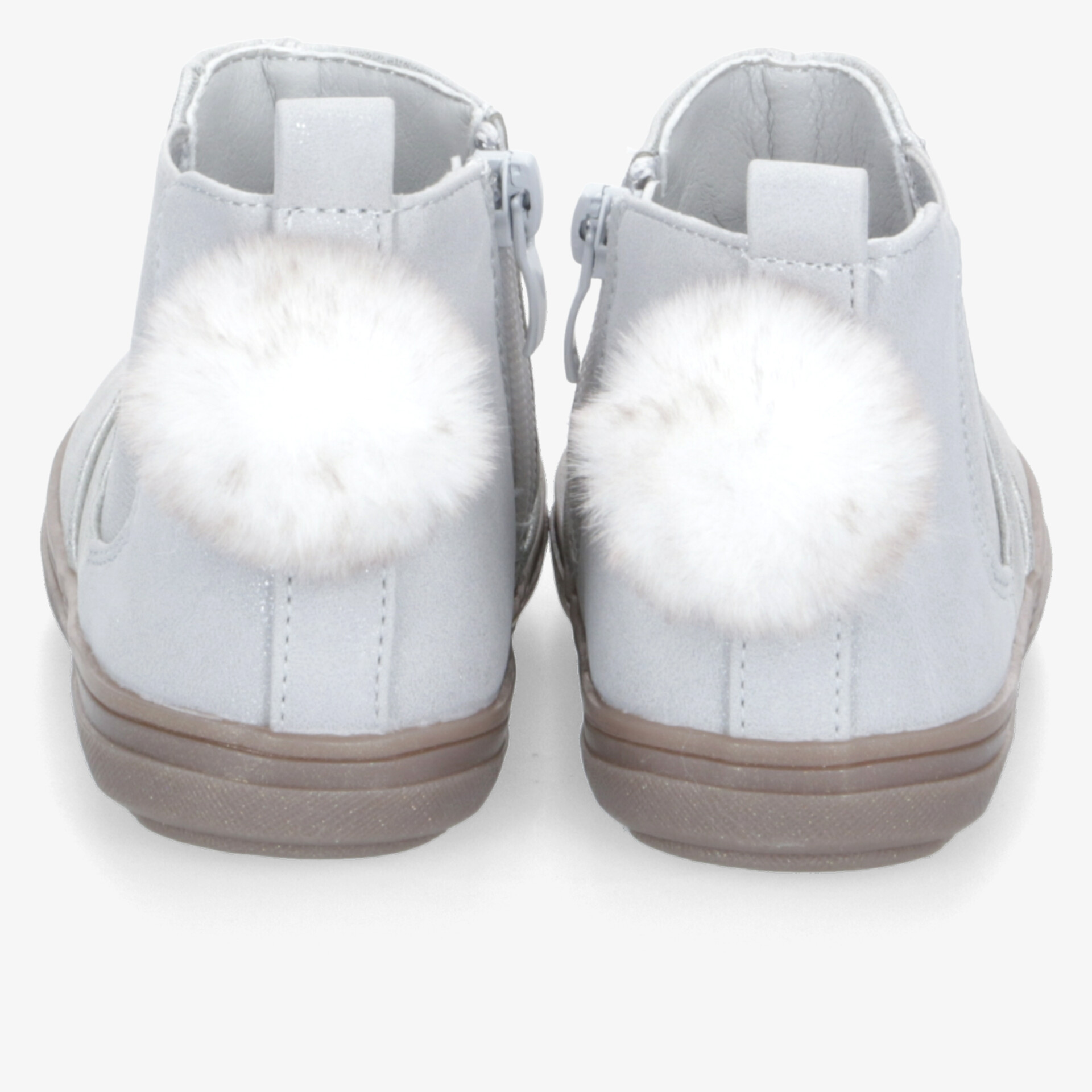 Weiße Sneaker mit weichem Innenfutter und flauschigem Bommel, bequeme Sohle und praktischer Reißverschluss hinten