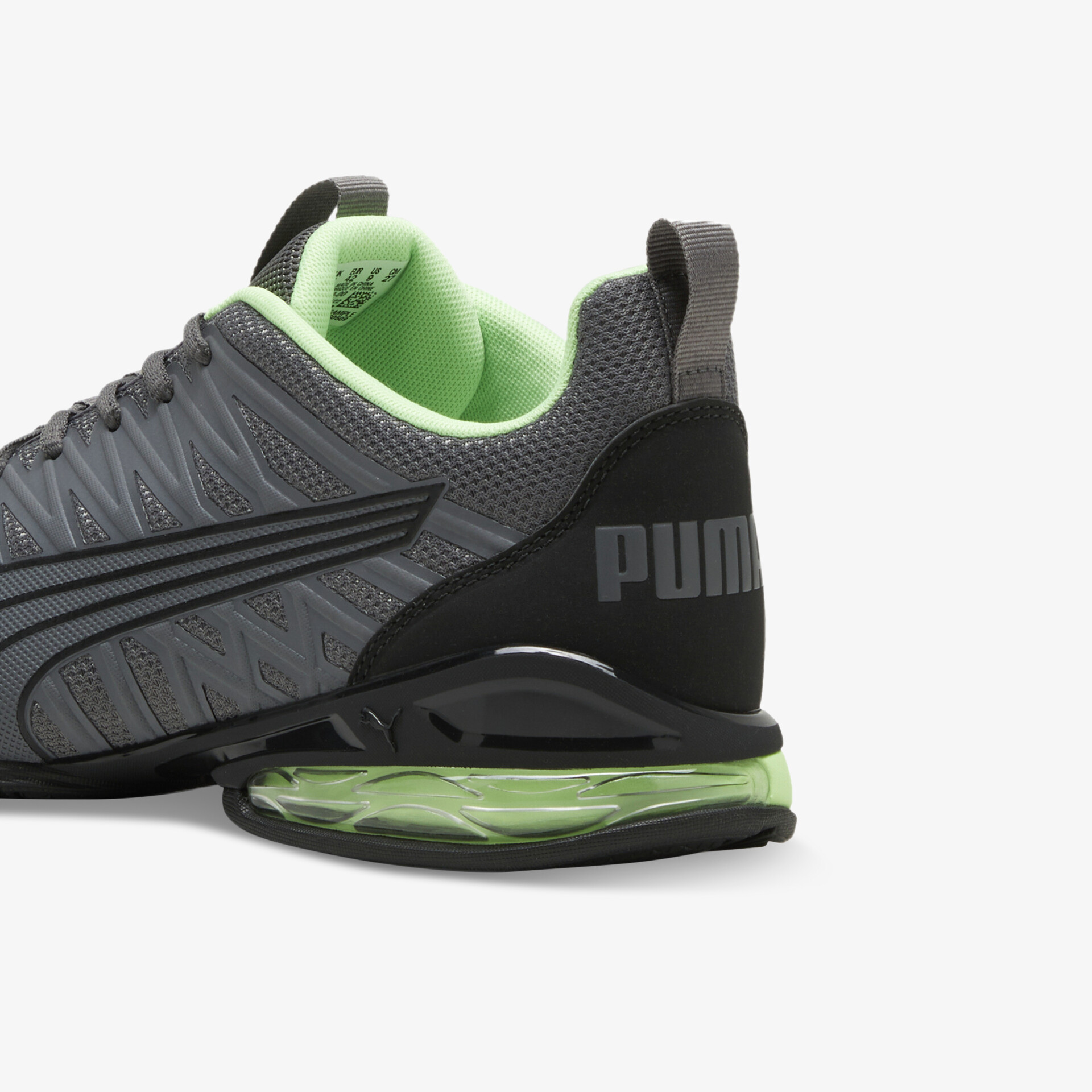 Moderner Sportschuh mit atmungsaktivem Material und gedämpfter Sohle in Grau und Neon für optimalen Komfort