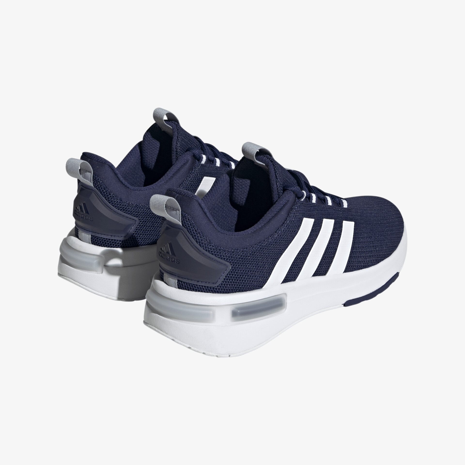 Bequeme und leichte Sneakers in Schwarz mit stylischem Design und strapazierfähiger Sohle für sportliche Aktivitäten.