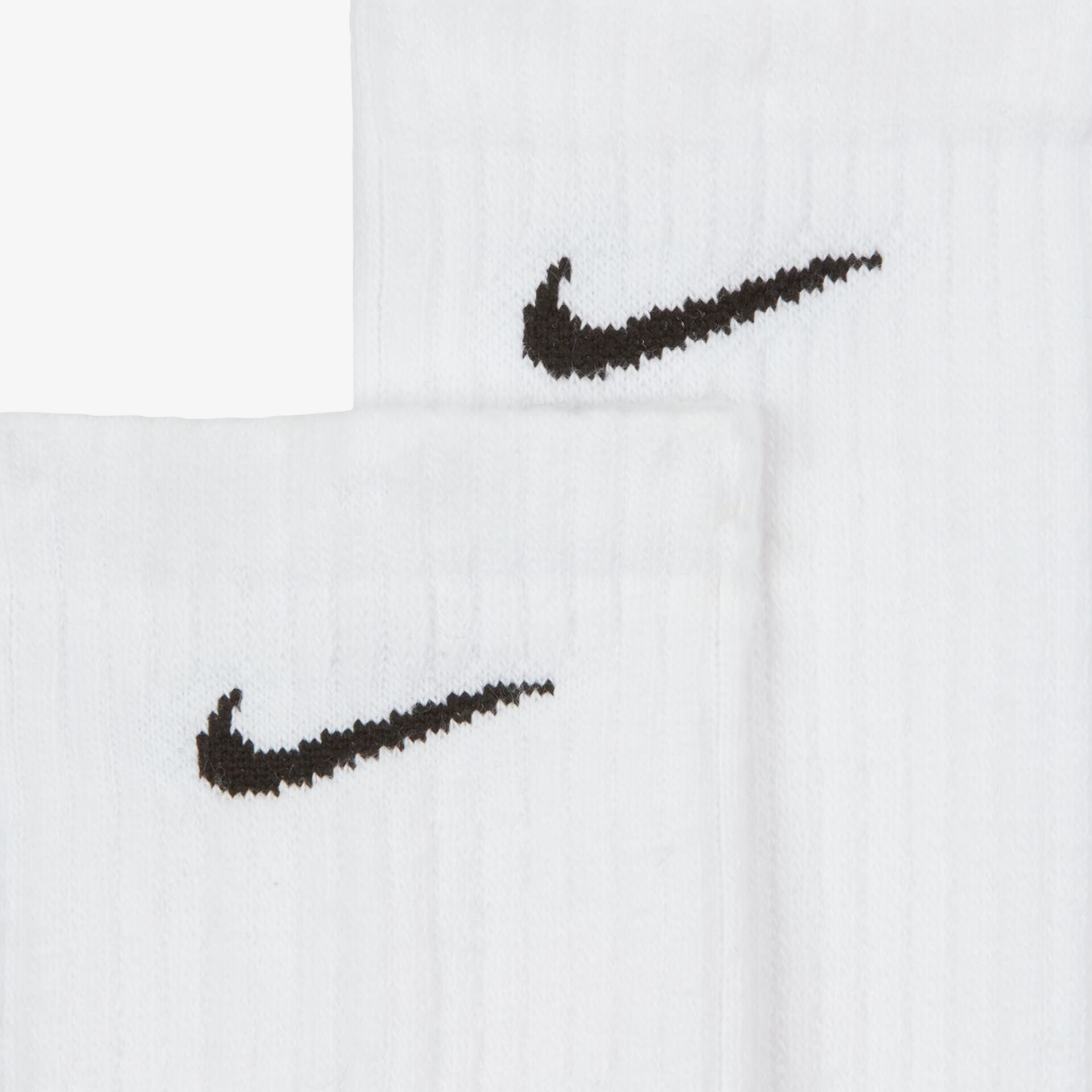 Weiße Nike Socken mit komfortablem Sitz und elastischem Bund ideal für sportliche Aktivitäten