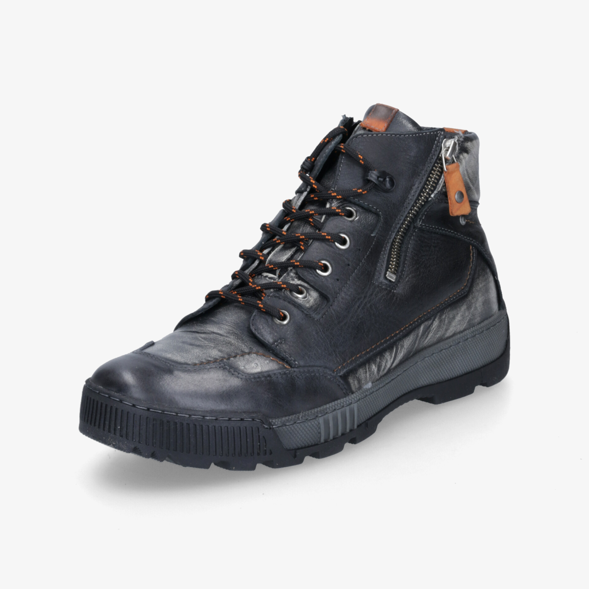 Schwarzer stabiler Freizeitschuh mit bequemer Passform, Schnürung und seitlichem Reißverschluss in schräger Vorderansicht