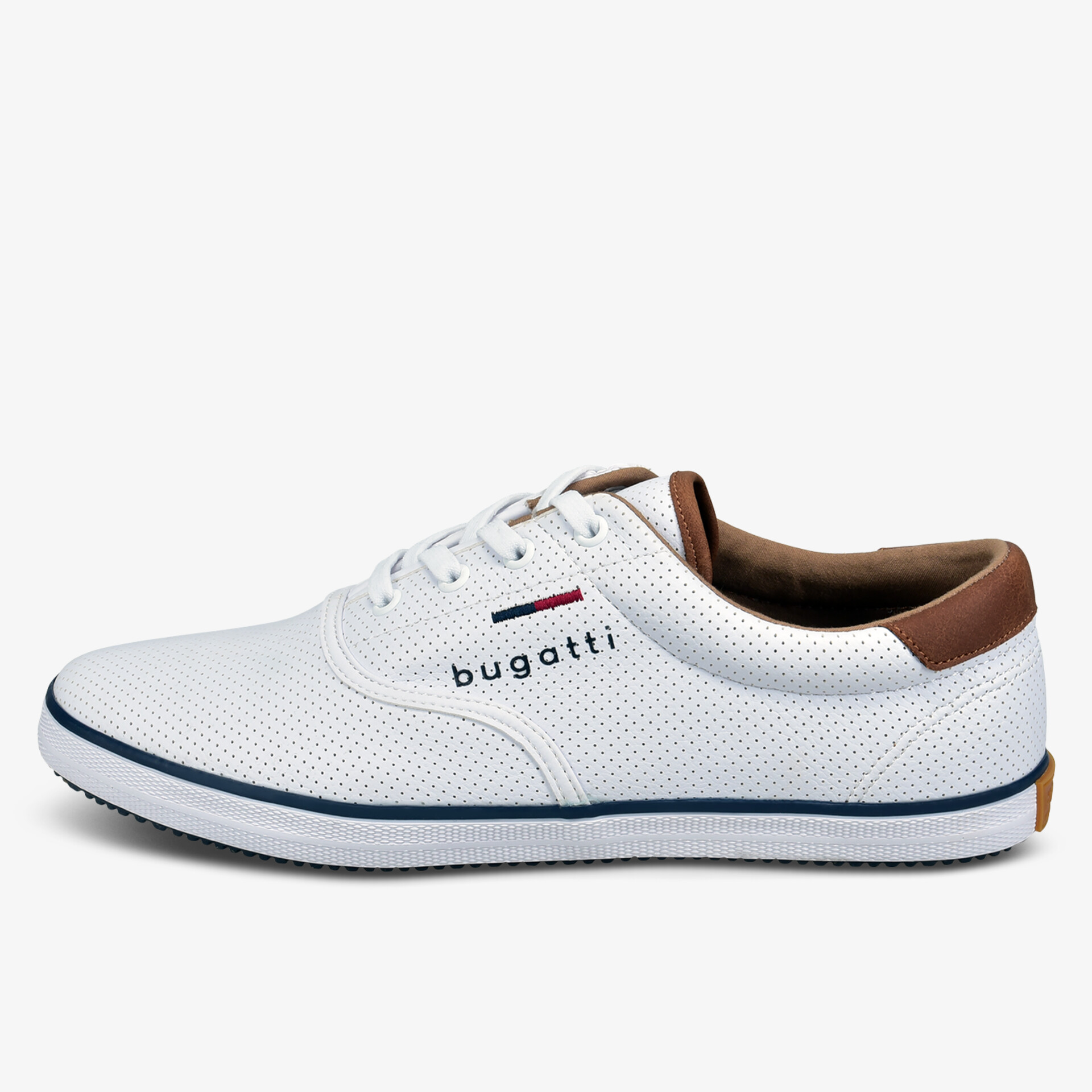 Weißer Sneaker in Lederoptik mit braunen Akzenten und perforiertem Design für bequemen Tragekomfort.