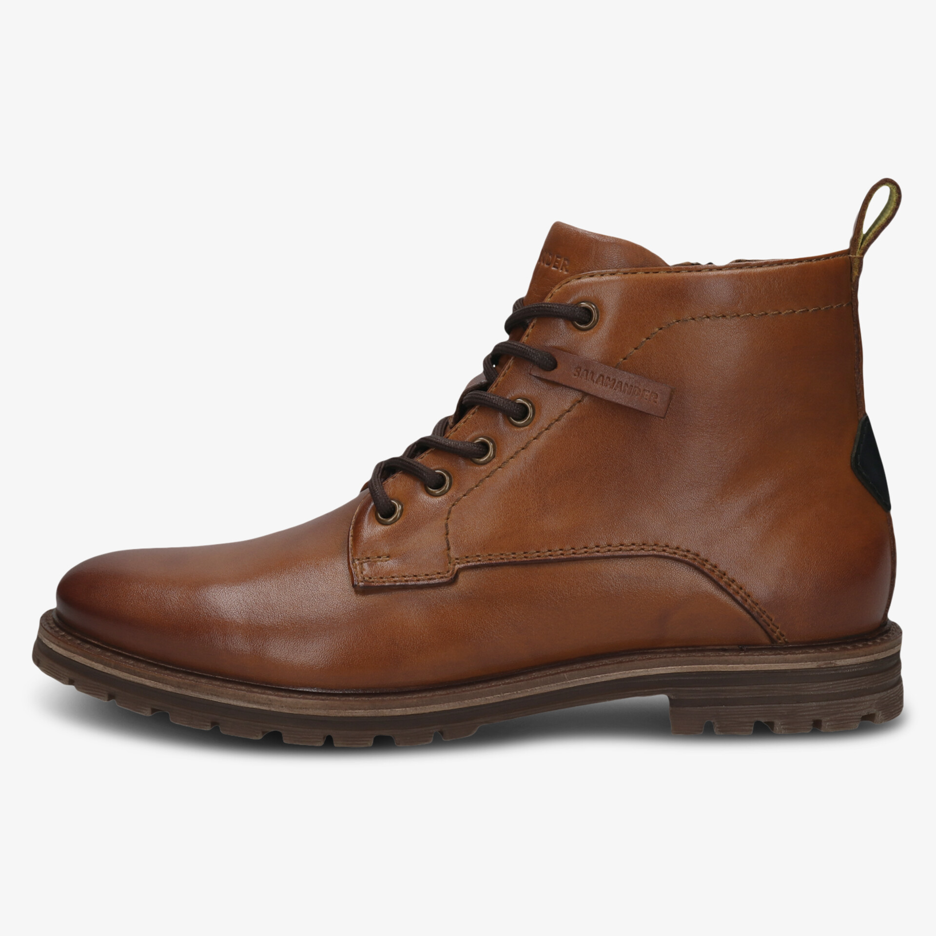 Hochwertiger brauner Lederstiefel mit robustem Schnürverschluss und rutschfester Sohle in seitlicher Ansicht