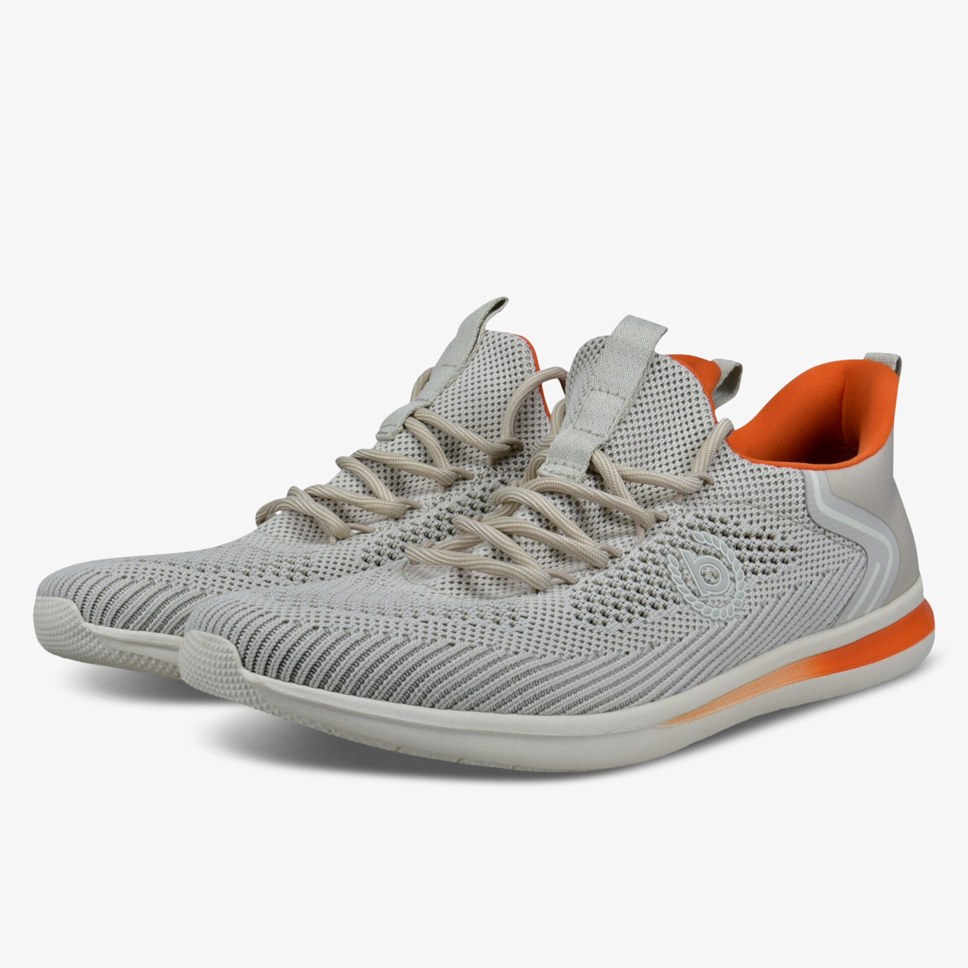 Komfortable graue Schuhe mit orangen Akzenten und flexiblem Design