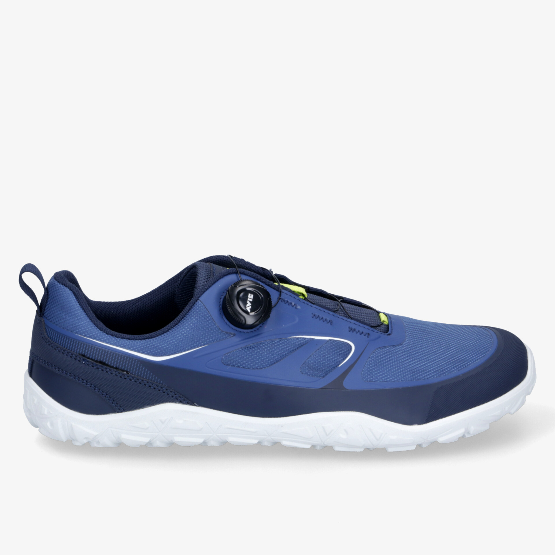 Moderner blauer Sportschuh mit innovativem Schnürsystem und rutschfester Sohle für optimalen Komfort.