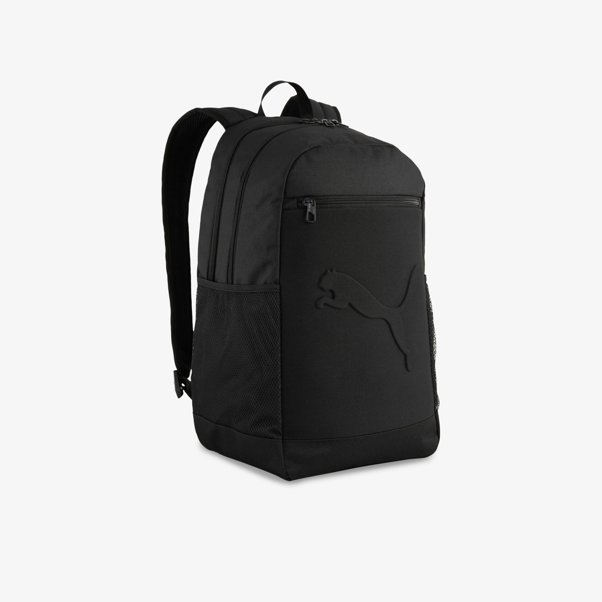 Schwarzer Rucksack mit geräumigem Hauptfach und praktischem Frontreißverschluss in moderner 3/4 Ansicht