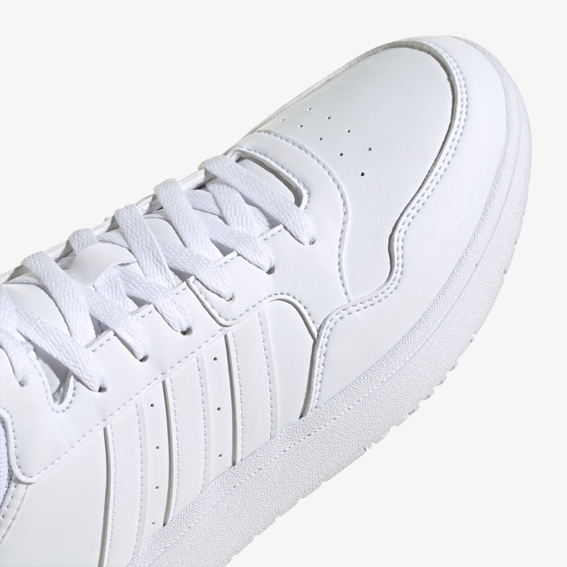 Eleganter weißer Sneaker mit auffälligen Details. Ideal für jeden Anlass durch seinen bequemen Tragekomfort.