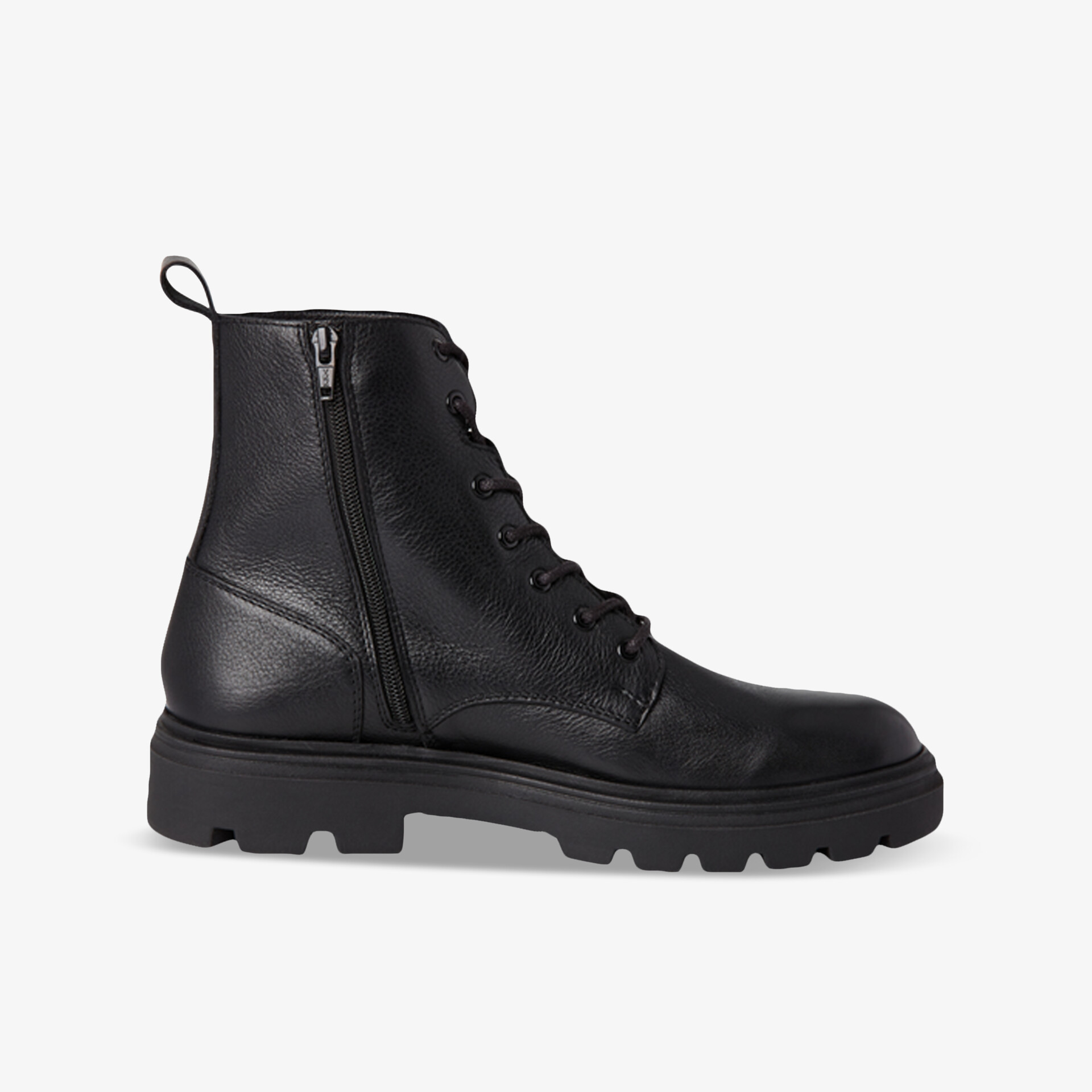 Schwarzer Lederboot mit Schnürung und praktischem seitlichem Reißverschluss, robuster Profilsohle und hohem Schaft