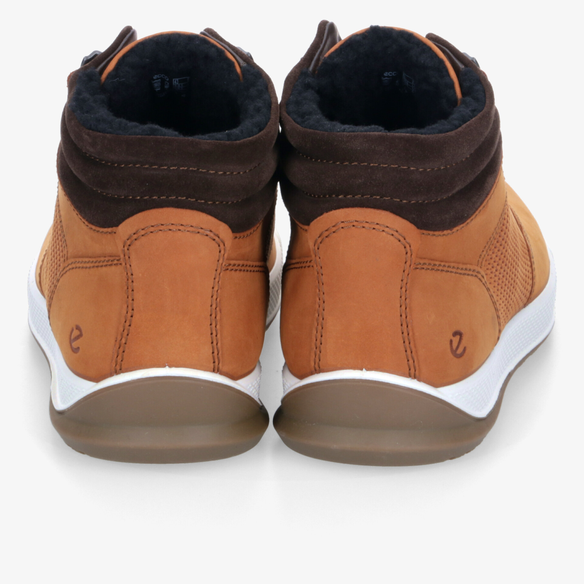 Robuste, gepolsterte braune Sneaker mit weißer Sohle zeigen bequeme Passform und modernes Design