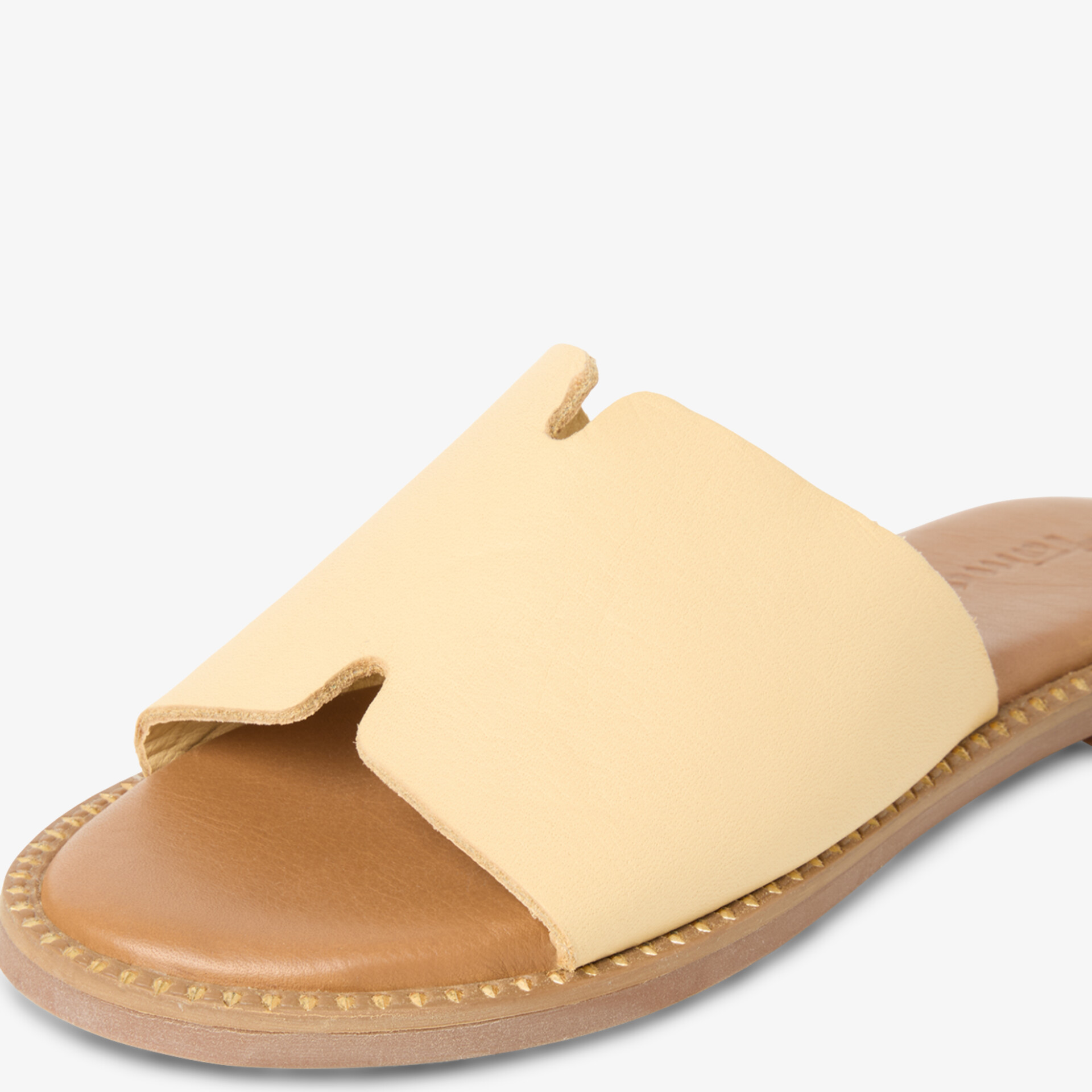 Beige Sandalen in Lederoptik mit rutschfester Sohle und stilvollem Design, ideal für den Sommer