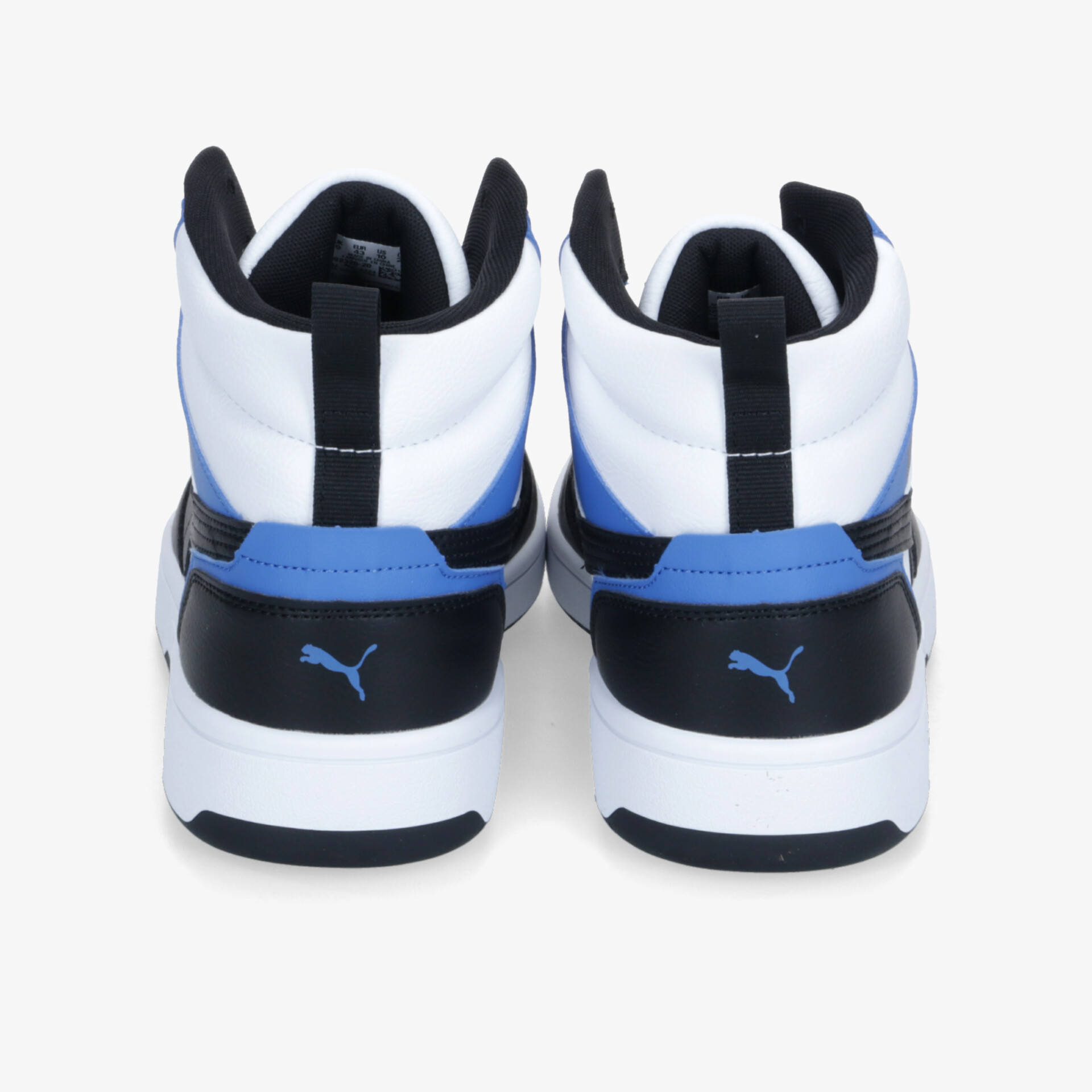 Robuster Sportschuh mit hohem Schaft und gepolstertem Fersenbereich, modernes Design und Puma-Logo sichtbar