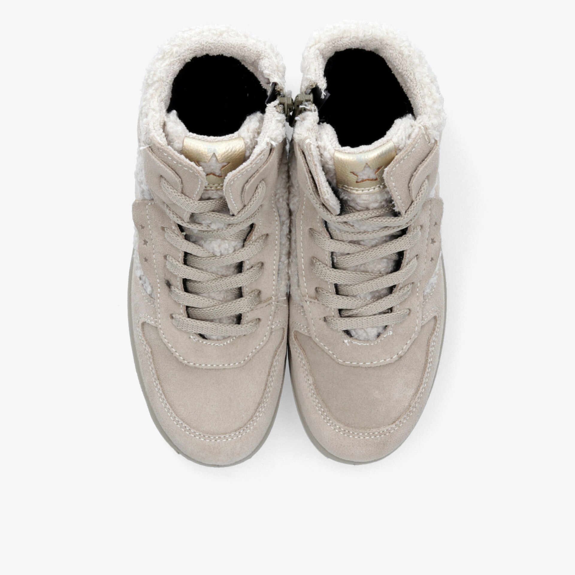 Bequeme beige High-Top-Sneaker mit warmem Innenfutter und stilvollem Design für kalte Tage.