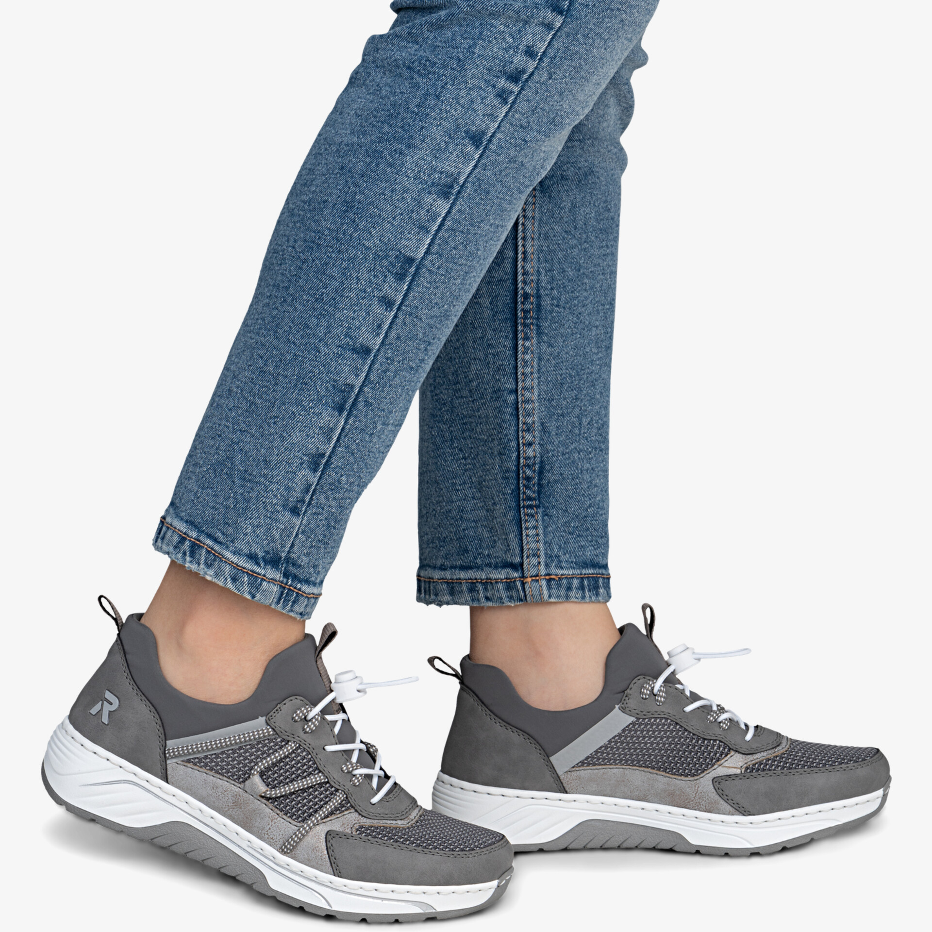 Bequeme sportliche Sneaker aus atmungsaktivem, flexiblem Material mit rutschfester Sohle