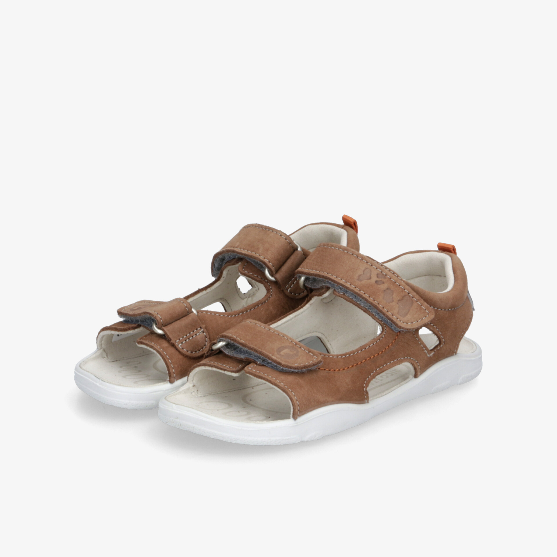 Bequeme braune Sandalen mit verstellbaren Klettverschlüssen und rutschfester Sohle im Paar vorne fotografiert