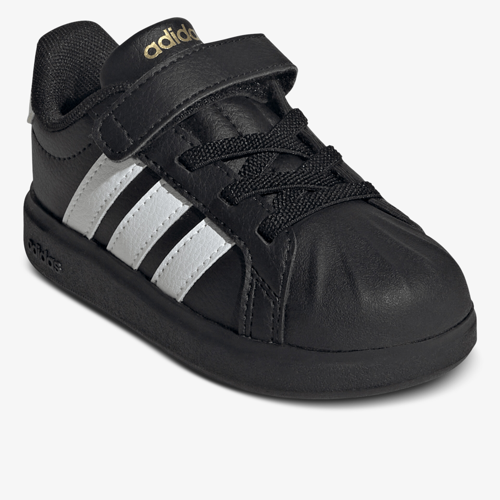 Schwarzer Kinderschuh mit silbernen Streifen, Klettverschluss und rutschfester Sohle für optimalen Halt