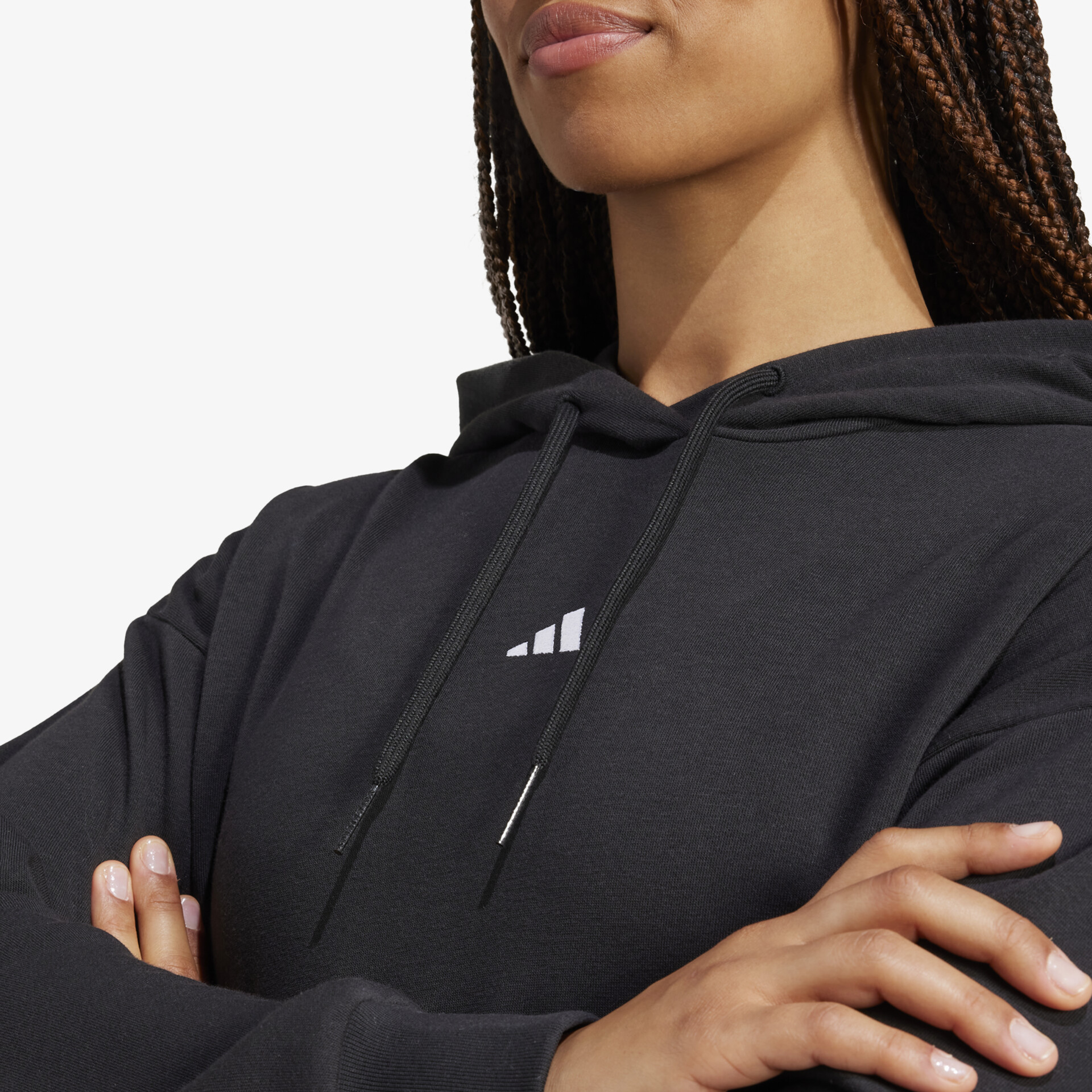 Schwarzer Hoodie mit Kordelzug und kleinem Logo, weiches Material für hohen Tragekomfort