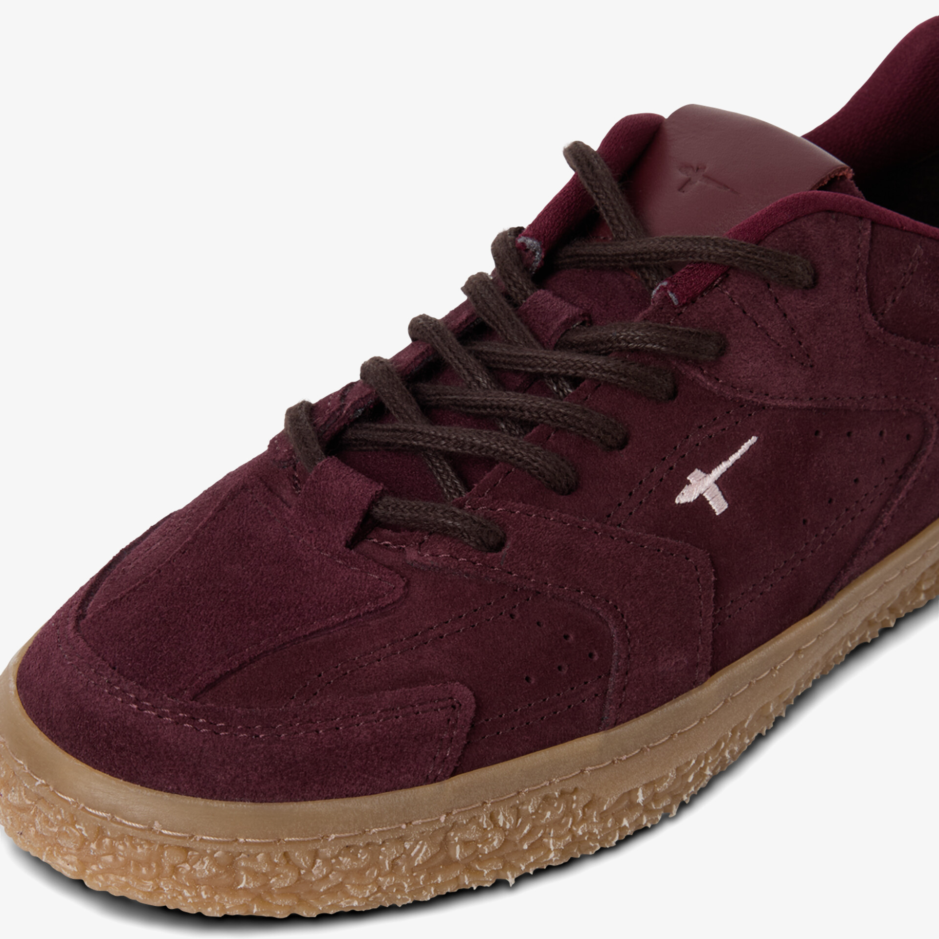 Bequemer Sneaker in Burgunderrot mit Veloursleder, robustem Profil und stabiler Schnürung für den Alltag