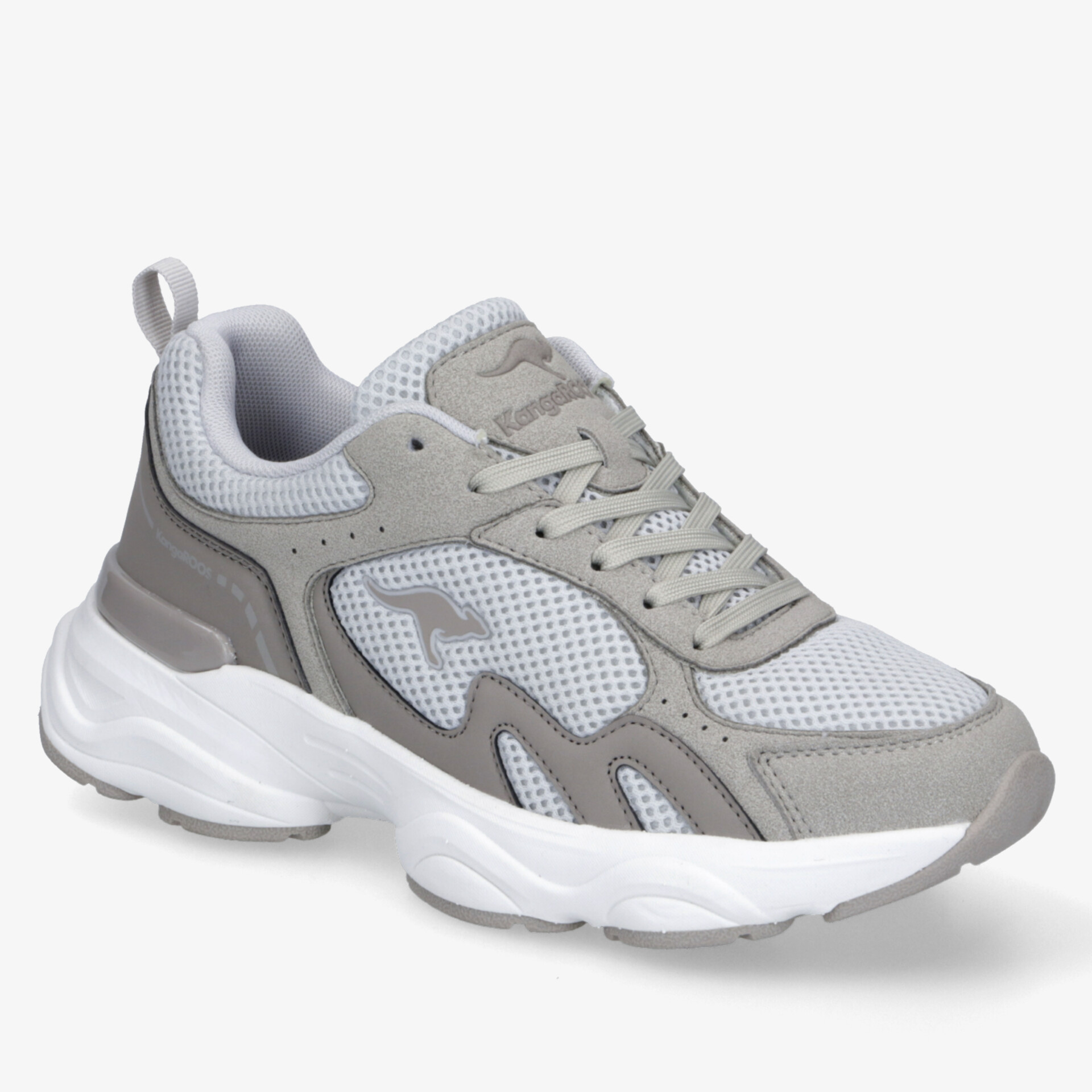 moderner grauer Sportschuh mit weißer Sohle, atmungsaktiv und leicht, perfekt für sportliche Aktivitäten