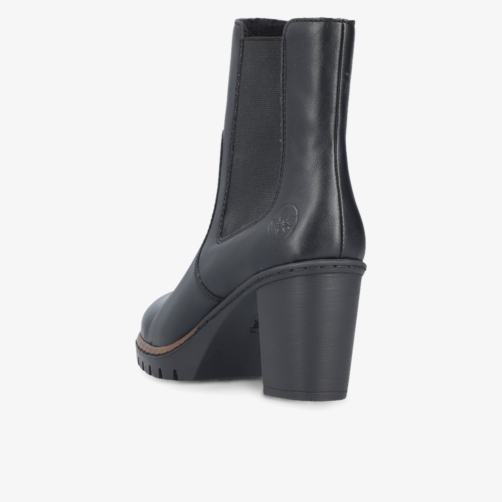 Seitliche Ansicht eines schwarzen Chelsea Boots mit elastischem Einsatz und stabilem Blockabsatz aus Leder