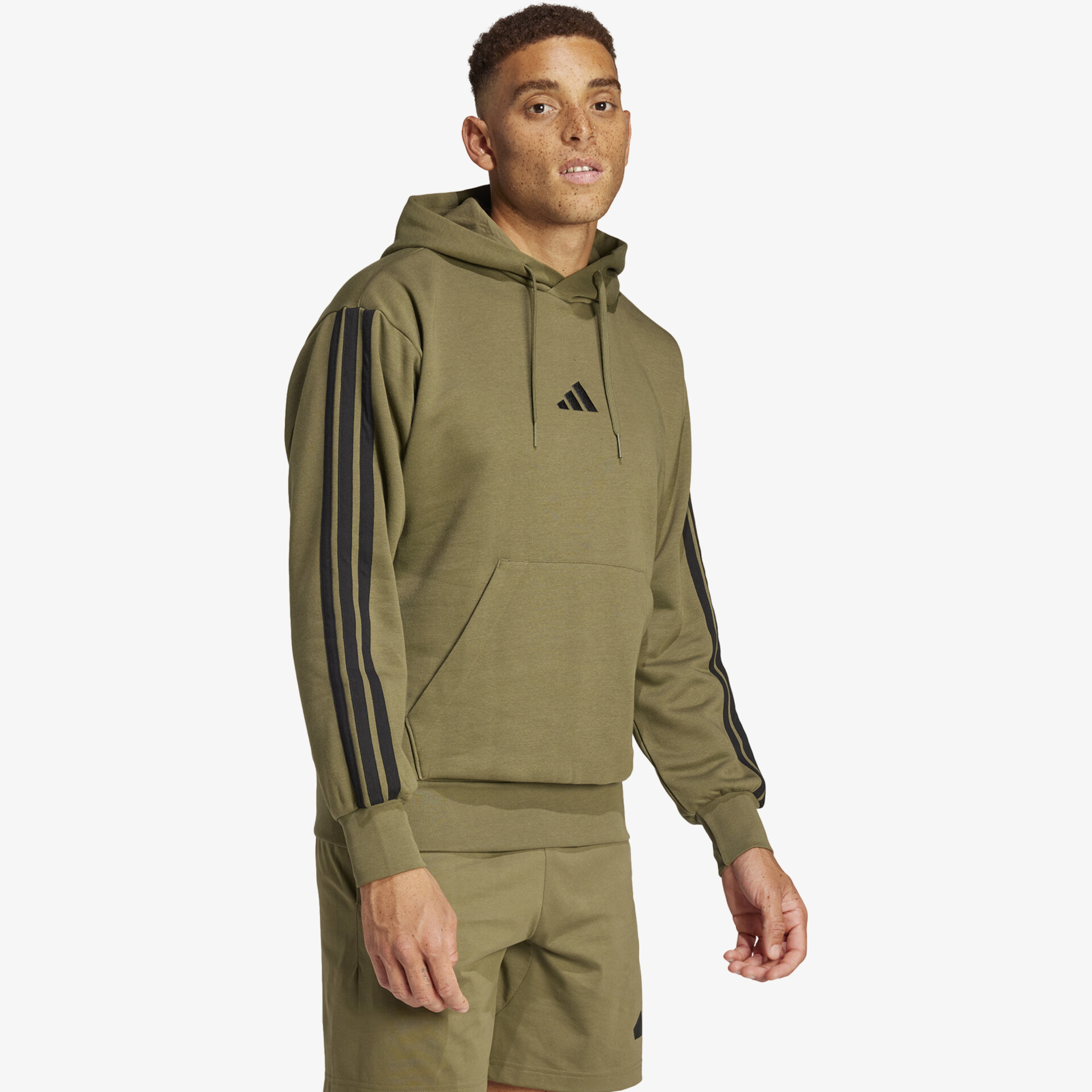 Sportliches olivgrünes Kapuzen-Sweatshirt mit bequemen Schnitt und praktischer Fronttasche, ideal für Alltag und Sport