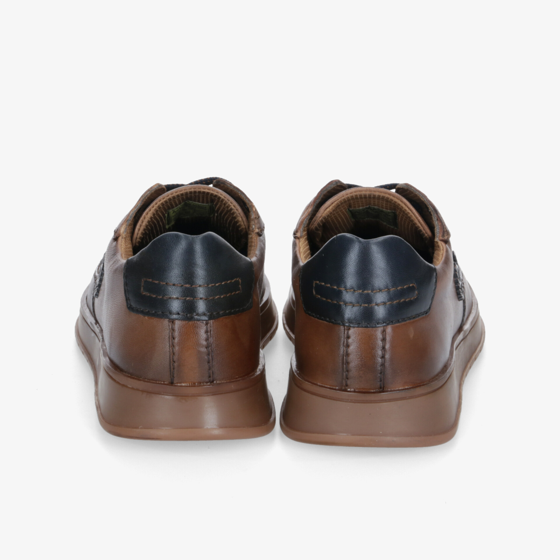 Braune Leder Sneaker Ansicht von hinten mit robustem Design und gepolstertem Komfort