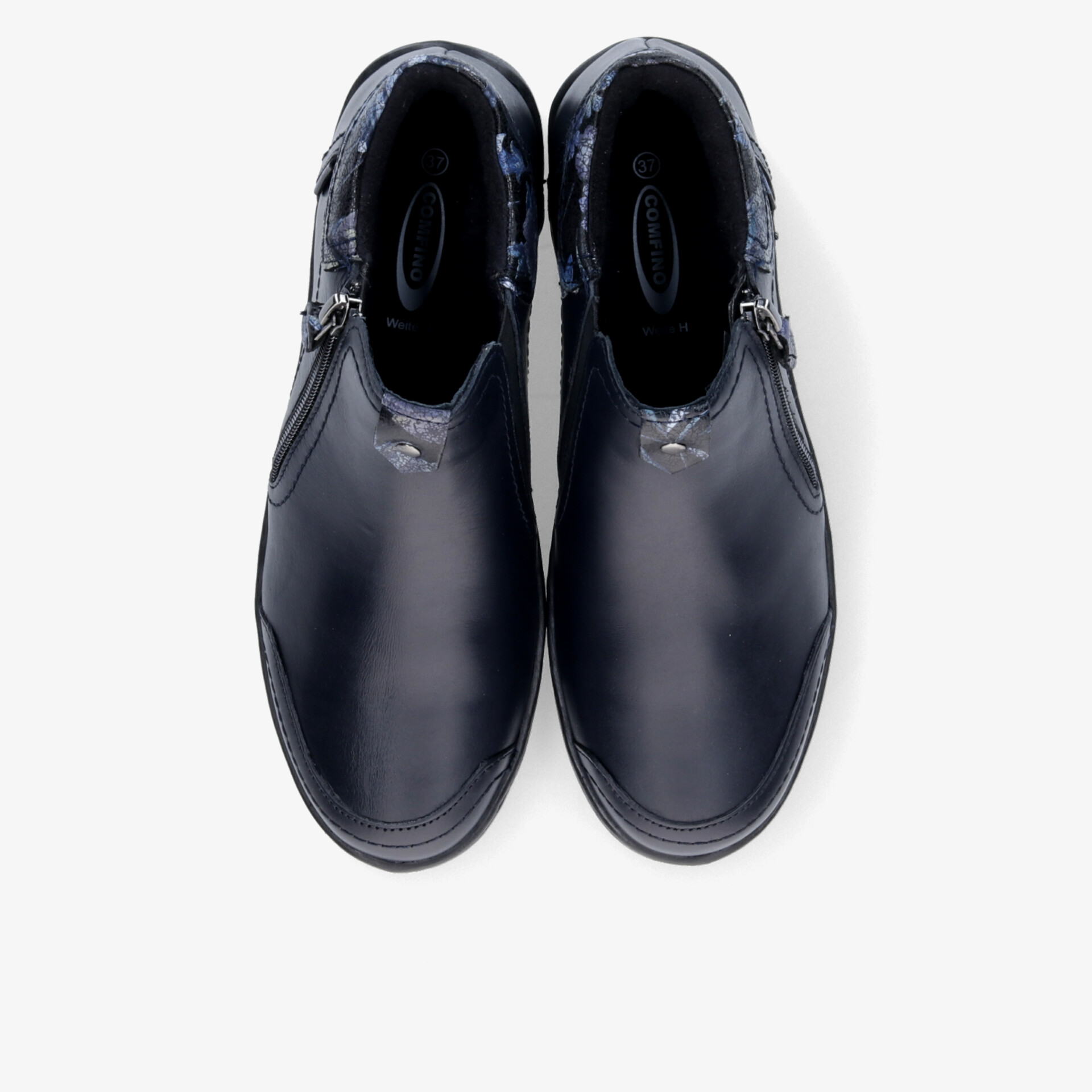 Elegantes schwarzes Schlupfschuh-Paar aus glattem Leder mit rutschfester Sohle für bequemen Alltag