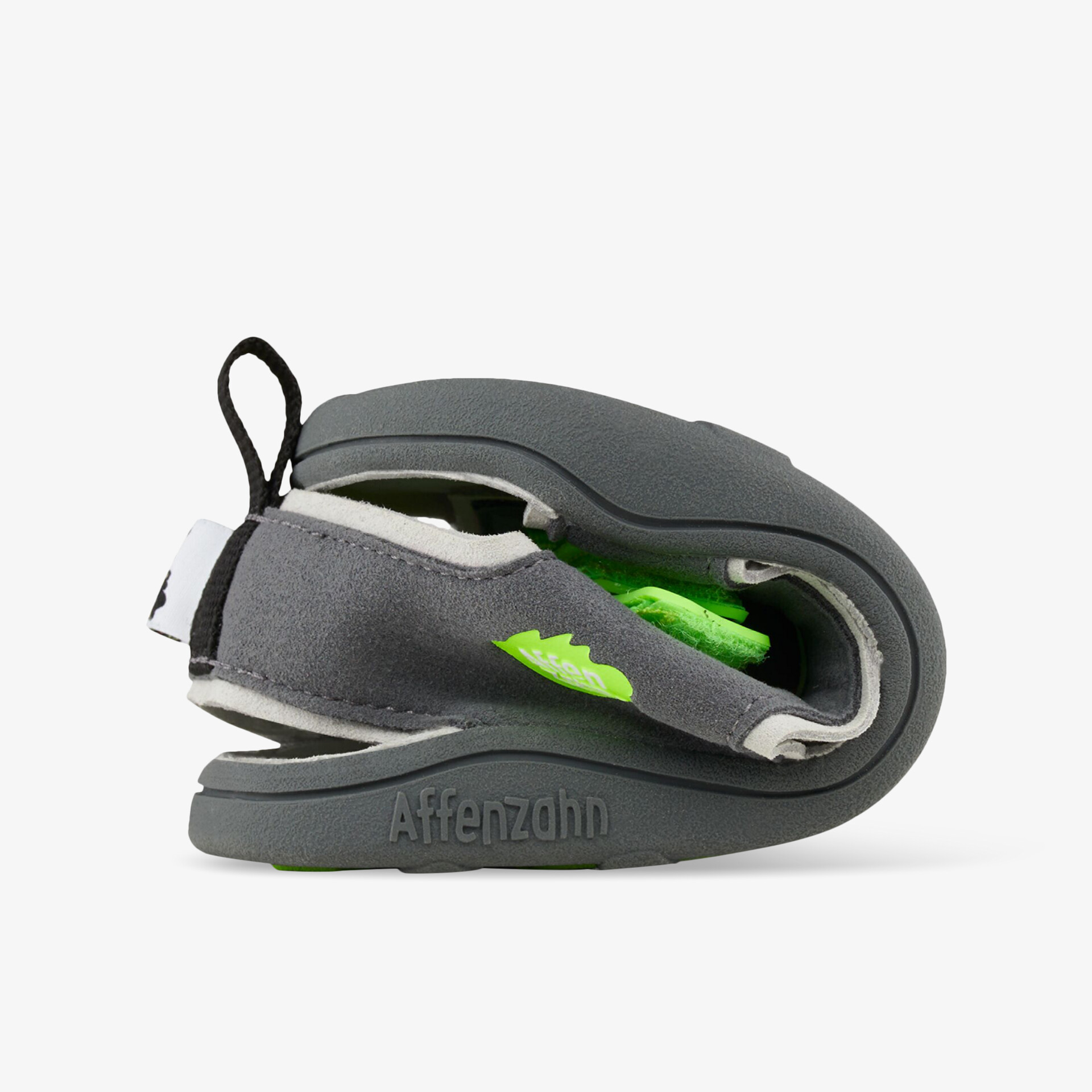 Flexibler, faltbarer Schuh in Grau mit grünen Akzenten, ideal für jeden Anlass und leicht zu verstauen.