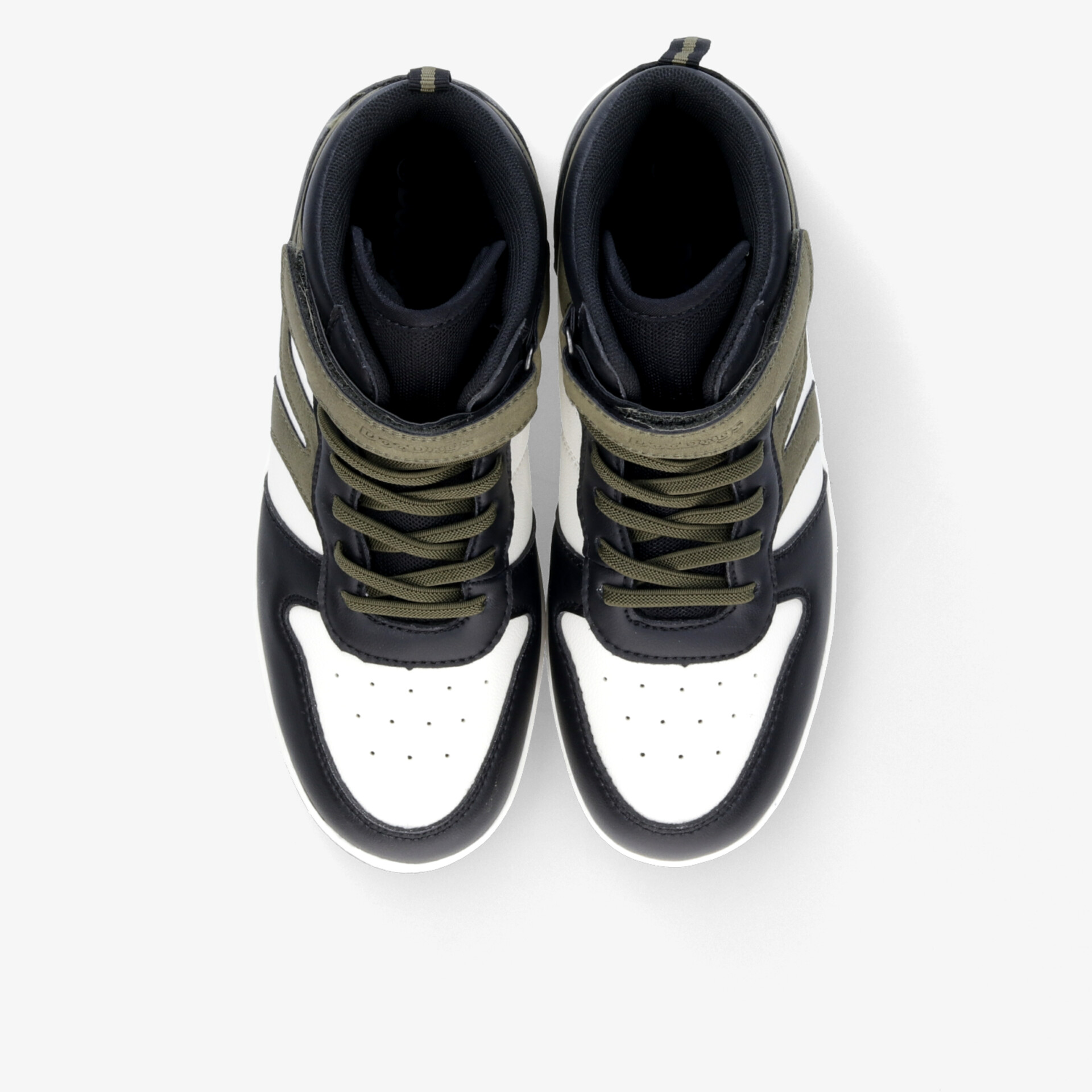 Hochwertige Sneaker in moderner zweifarbiger Optik mit bequemer Passform und robusten Schnürsenkeln