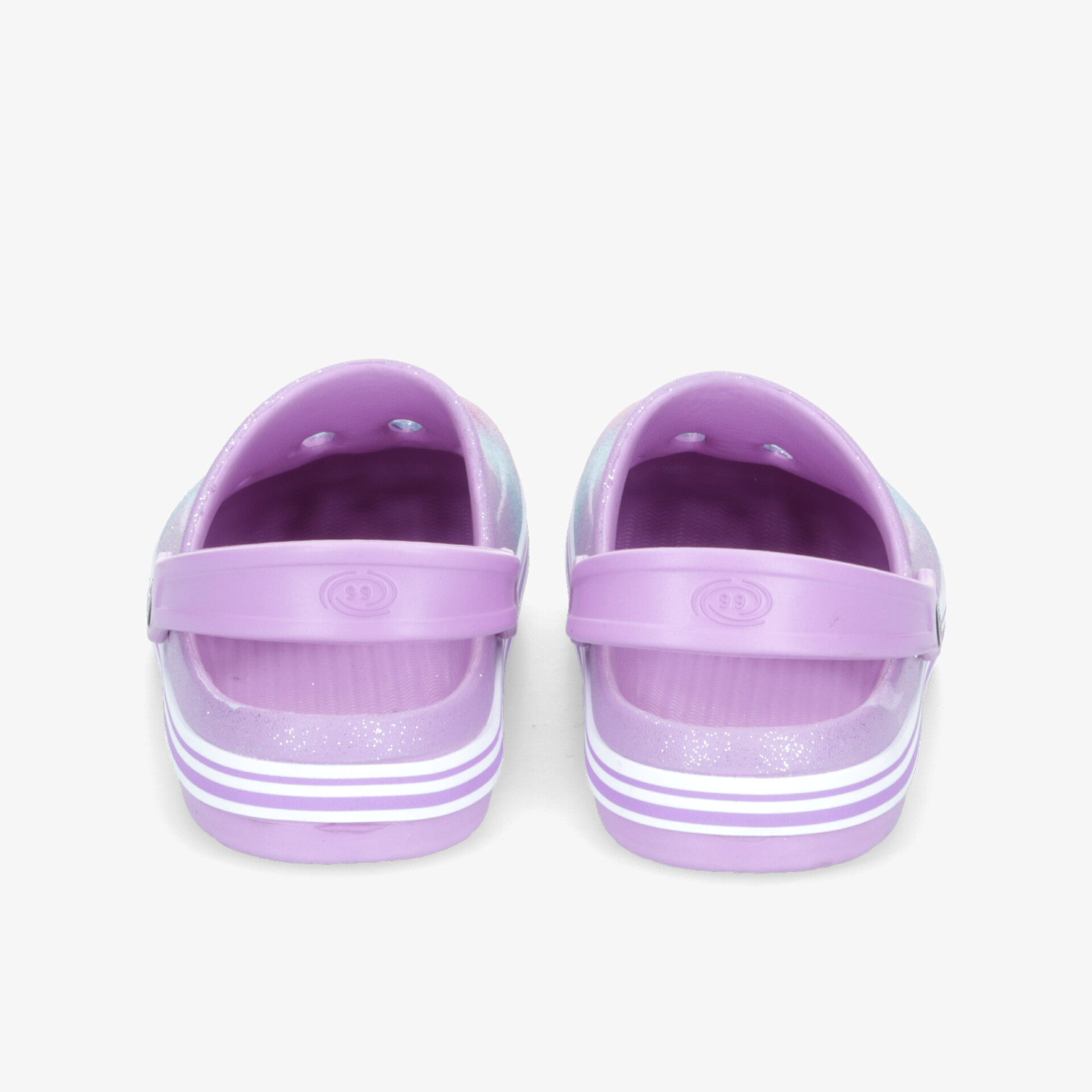 Rückansicht von lila Crocs mit verstellbarem Riemen, bequemem Design und leichter, luftiger Bauweise