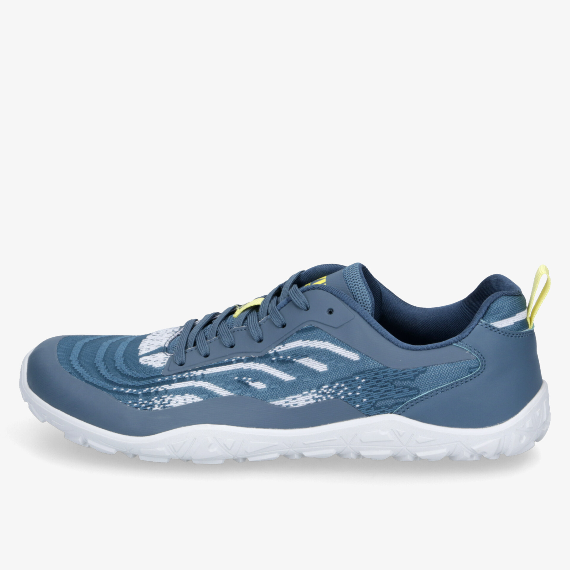 Moderner blauer Sportschuh mit flexiblem Profil und atmungsaktivem Obermaterial für optimalen Tragekomfort