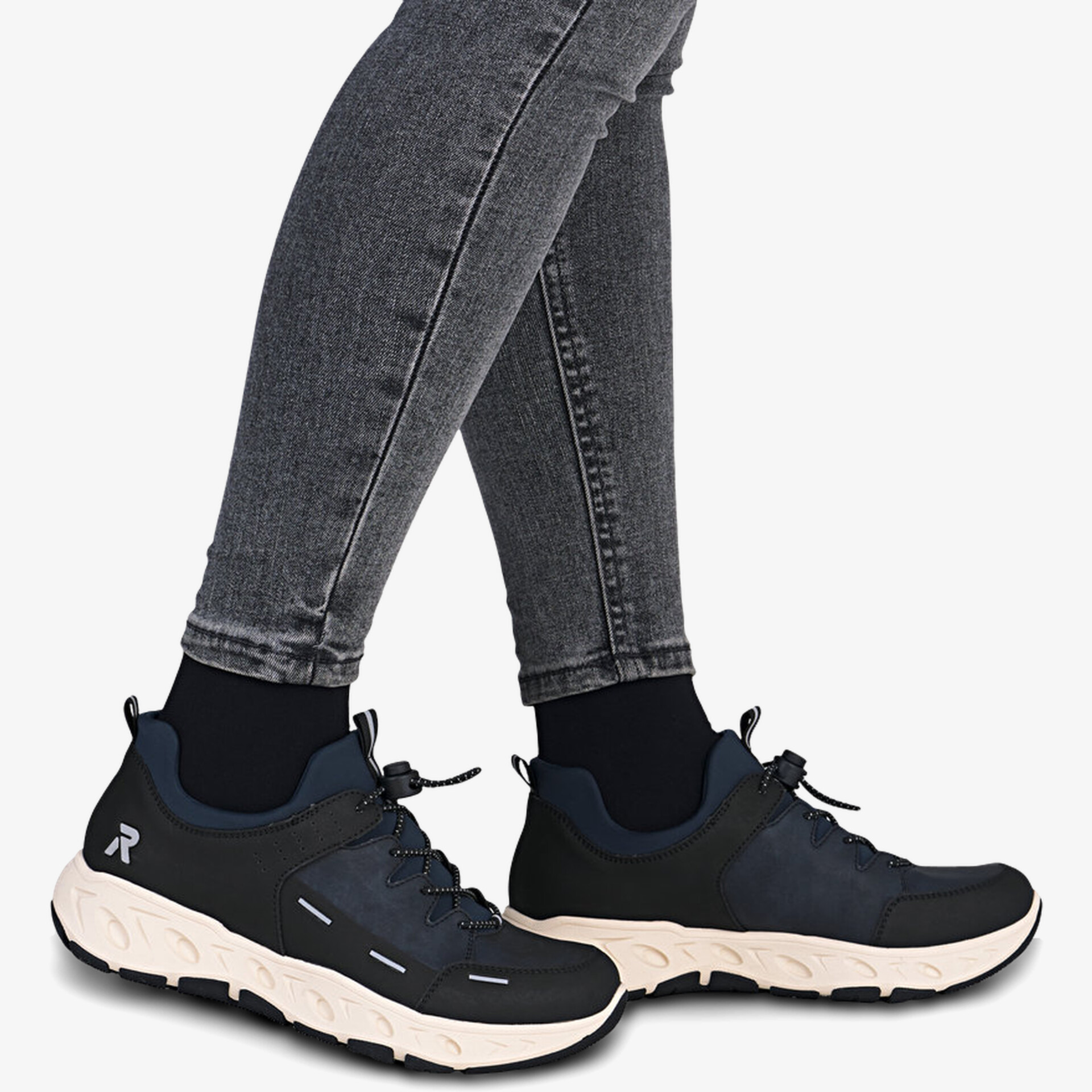 Bequemer sportlicher Schuh mit rutschfester Sohle und atmungsaktivem Obermaterial für optimalen Tragekomfort