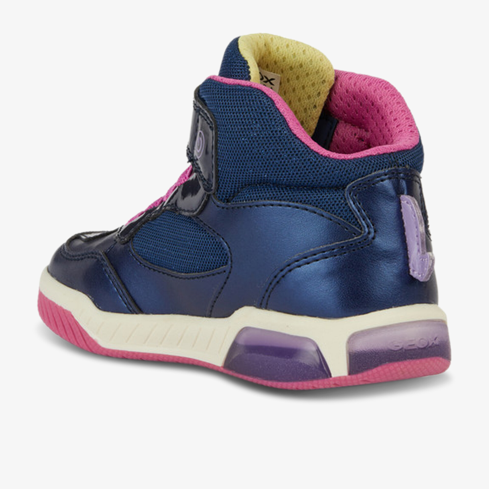 Modischer High-Top Sneaker in Blau mit pinken Akzenten und gepolstertem Schaft für optimalen Halt und Stil.