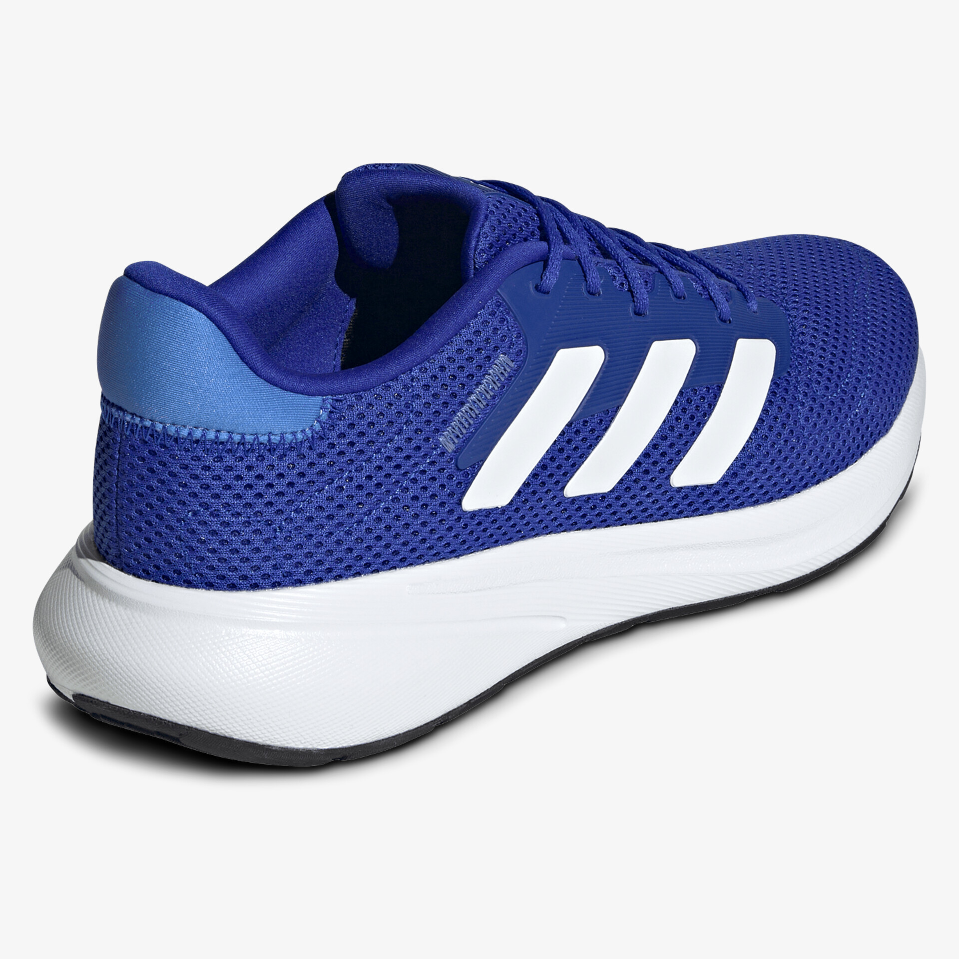 Leichter atmungsaktiver Sportschuh in Blau mit weißer Sohle und verstärktem Fersenbereich