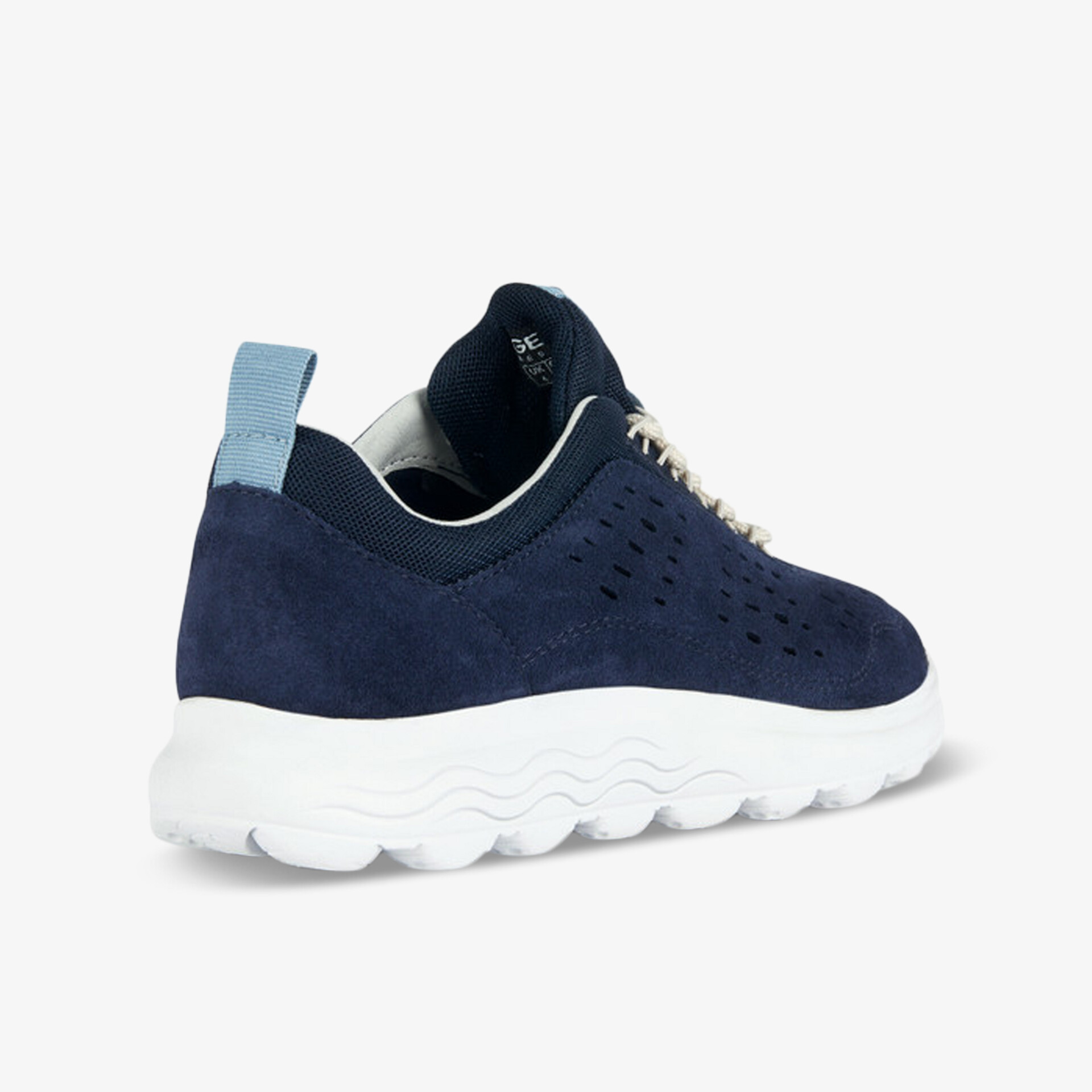 Stilvoller blauer Sneaker mit weißer Sohle für maximalen Komfort und modernen Look.