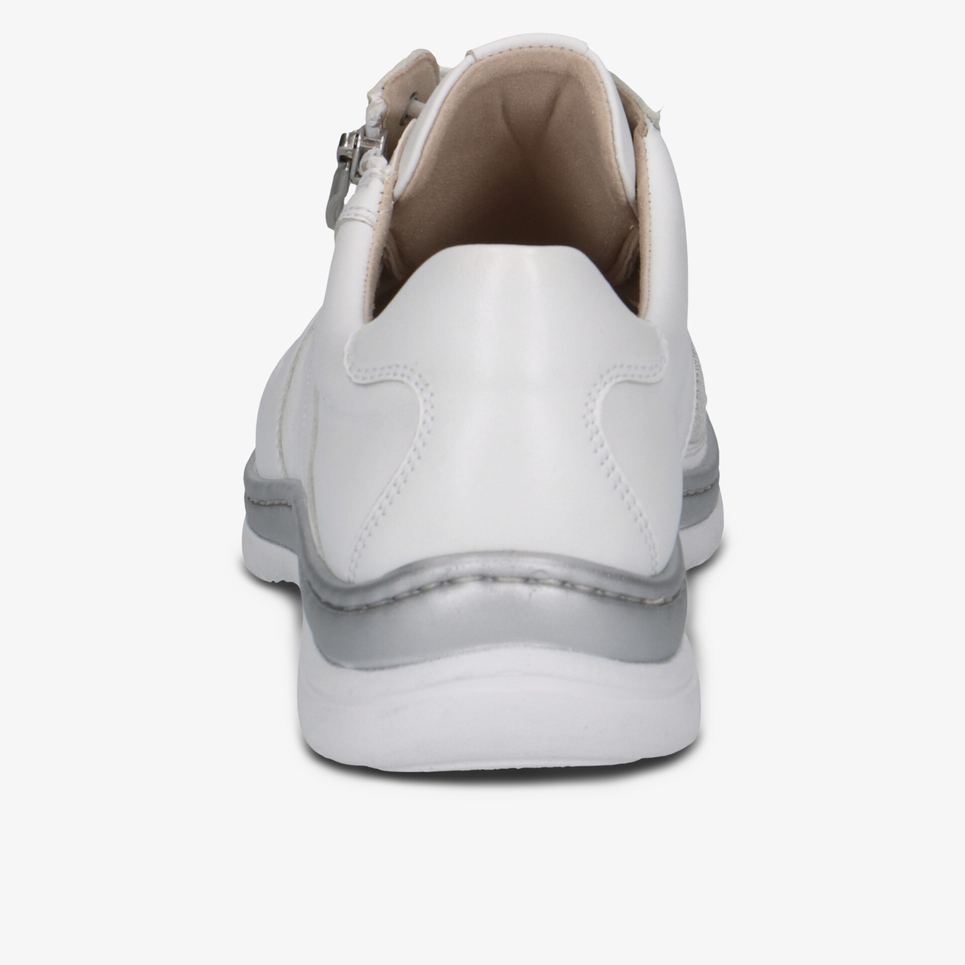 Weißer Schuh mit rutschfester Sohle und hochwertigem Material, komfortabler Tragekomfort sichtbar von hinten