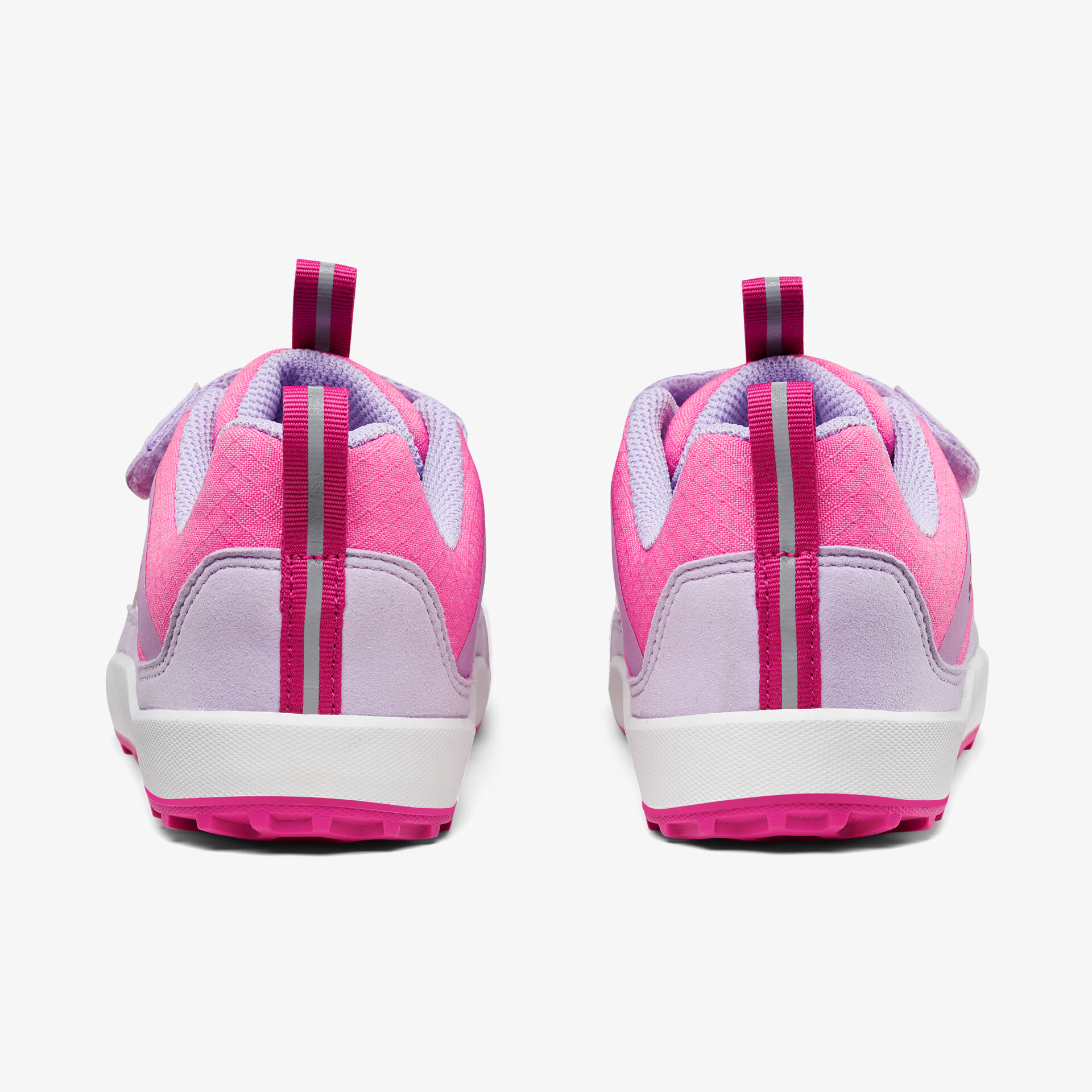 Rückansicht von sportlichen rosa Sneakern mit robustem Design und rutschfester Sohle, ideal für aktiven Alltag