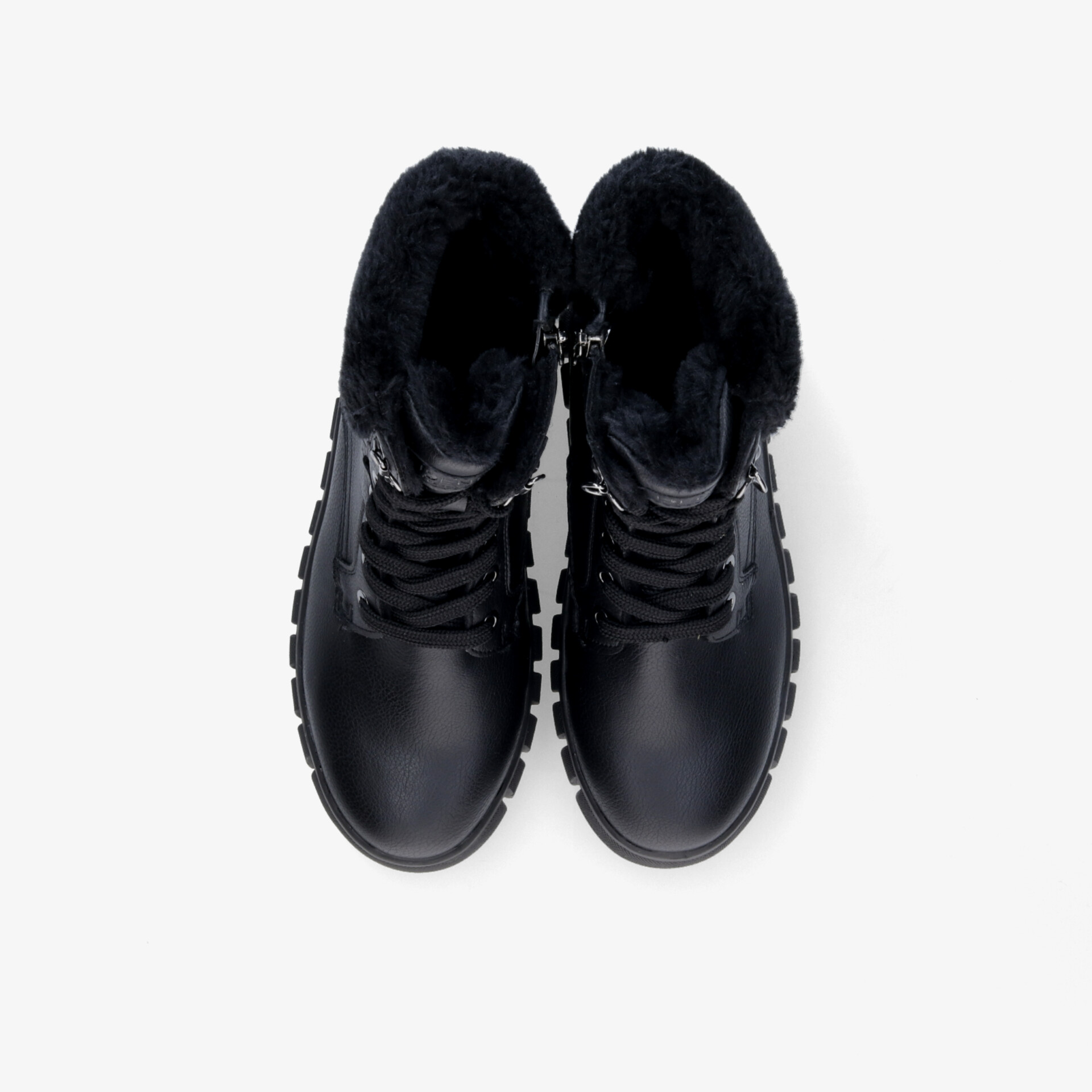 Warme schwarze Winterstiefel mit weichem Fellbesatz und robuster, rutschfester Sohle für sicheren Halt