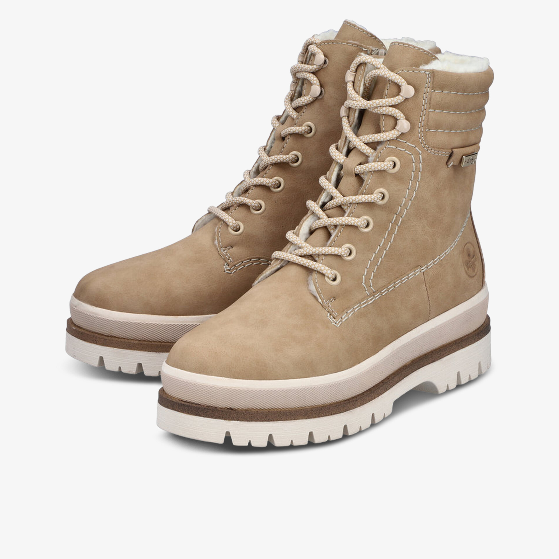 Beige warme Winterstiefel mit robuster Profilsohle und bequemer Schnürung, ideal für kalte Tage