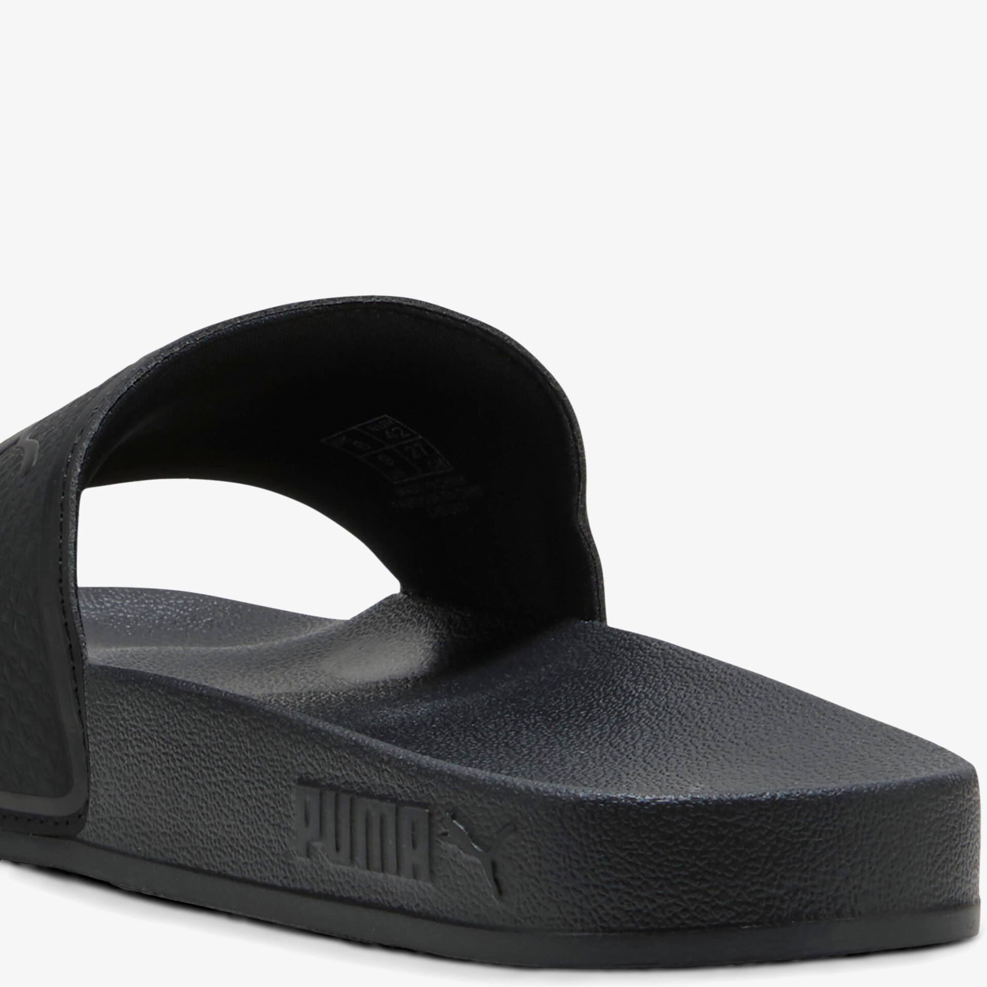 Schwarze Puma Slide mit weicher, gepolsterter Oberfläche für hohen Tragekomfort und sportlichen Look