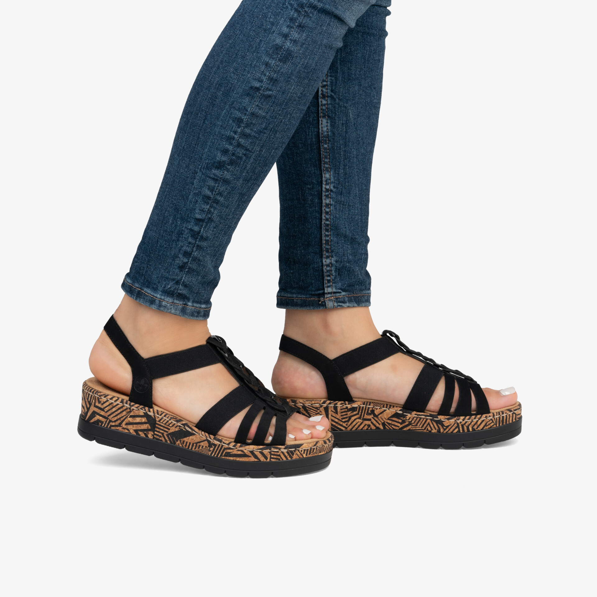 Modische Sandalen mit bequemer, robuster Plateau-Sohle und luftigen Riemen, ideal für sommerlichen Tragekomfort