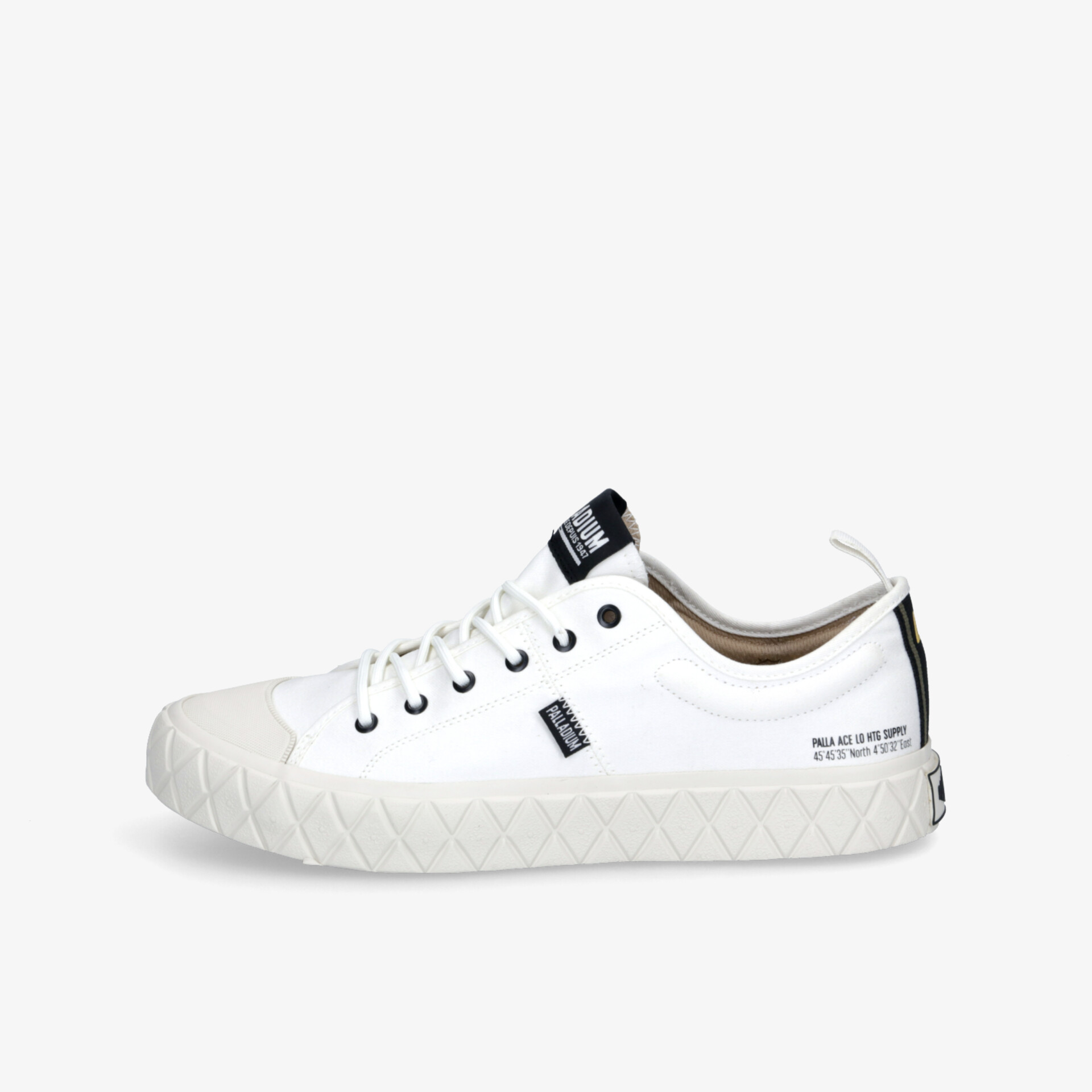 Moderner weißer Sneaker mit robuster Gummisohle und stilvoller Optik, ideal für Alltag und Freizeitaktivitäten.