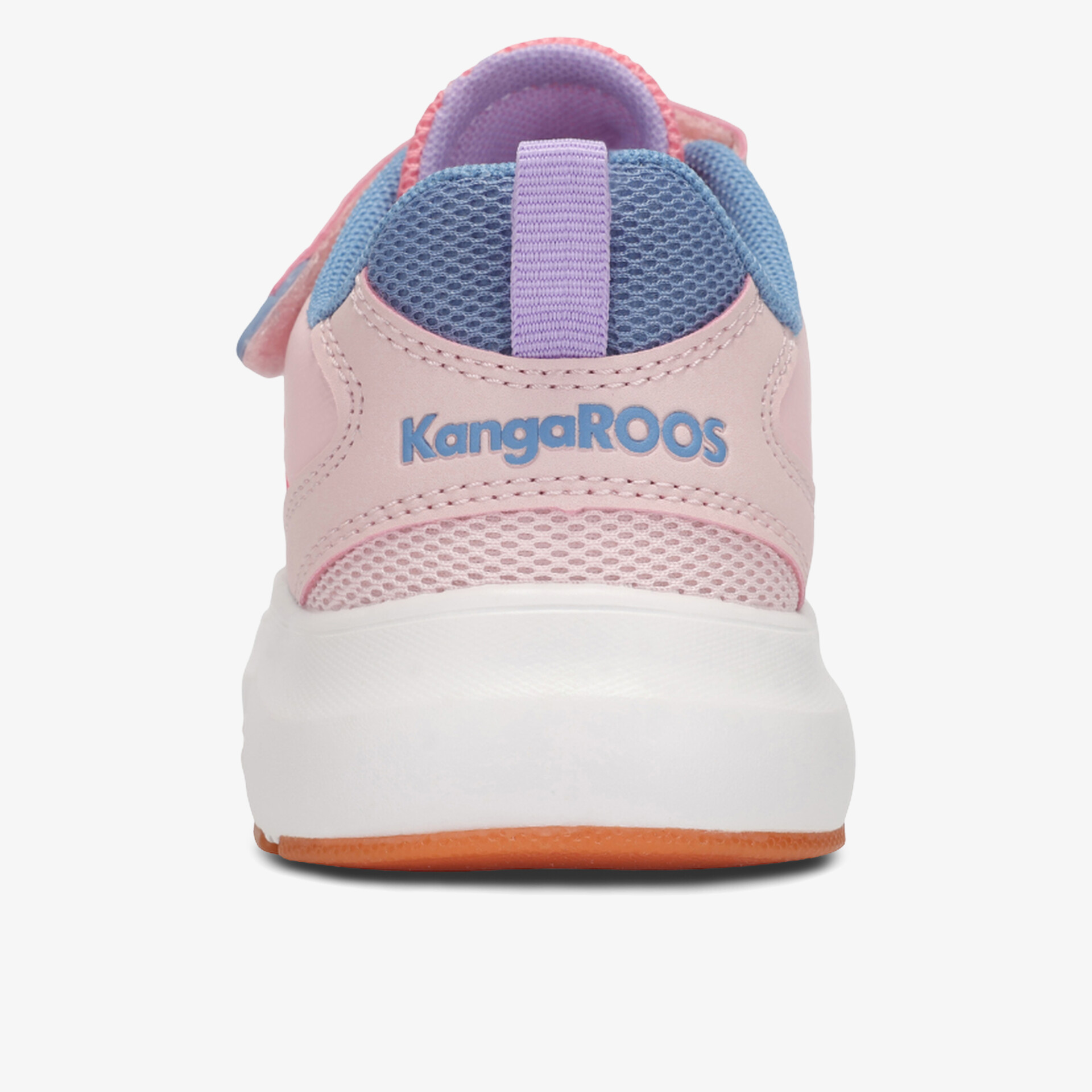 Rückansicht eines bequemen, atmungsaktiven Sportschuhs mit modernem Design und rutschfester Sohle