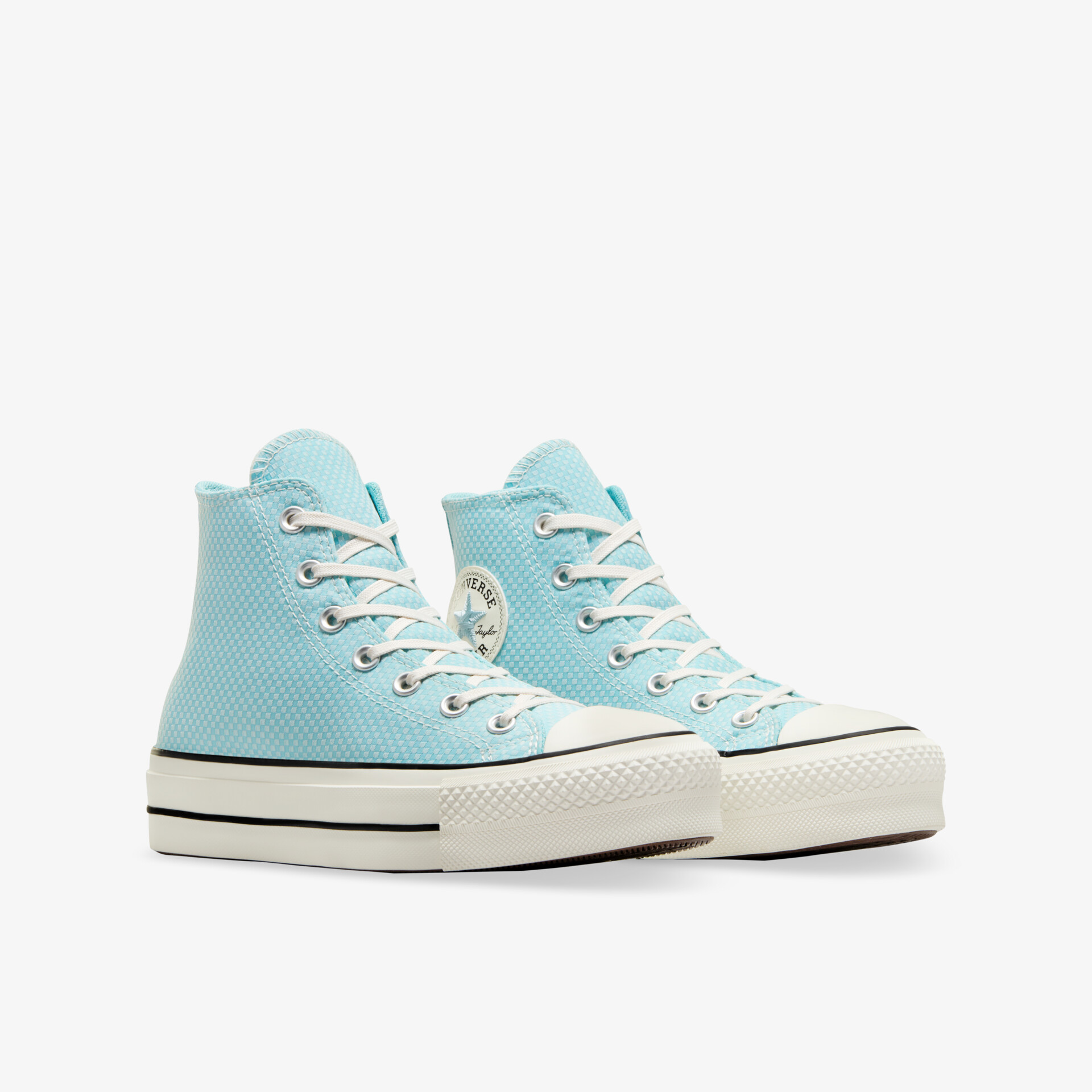 Blaues Paar High-Top Sneaker mit robuster Sohle und bequemer Passform im sportlichen und trendigen Design