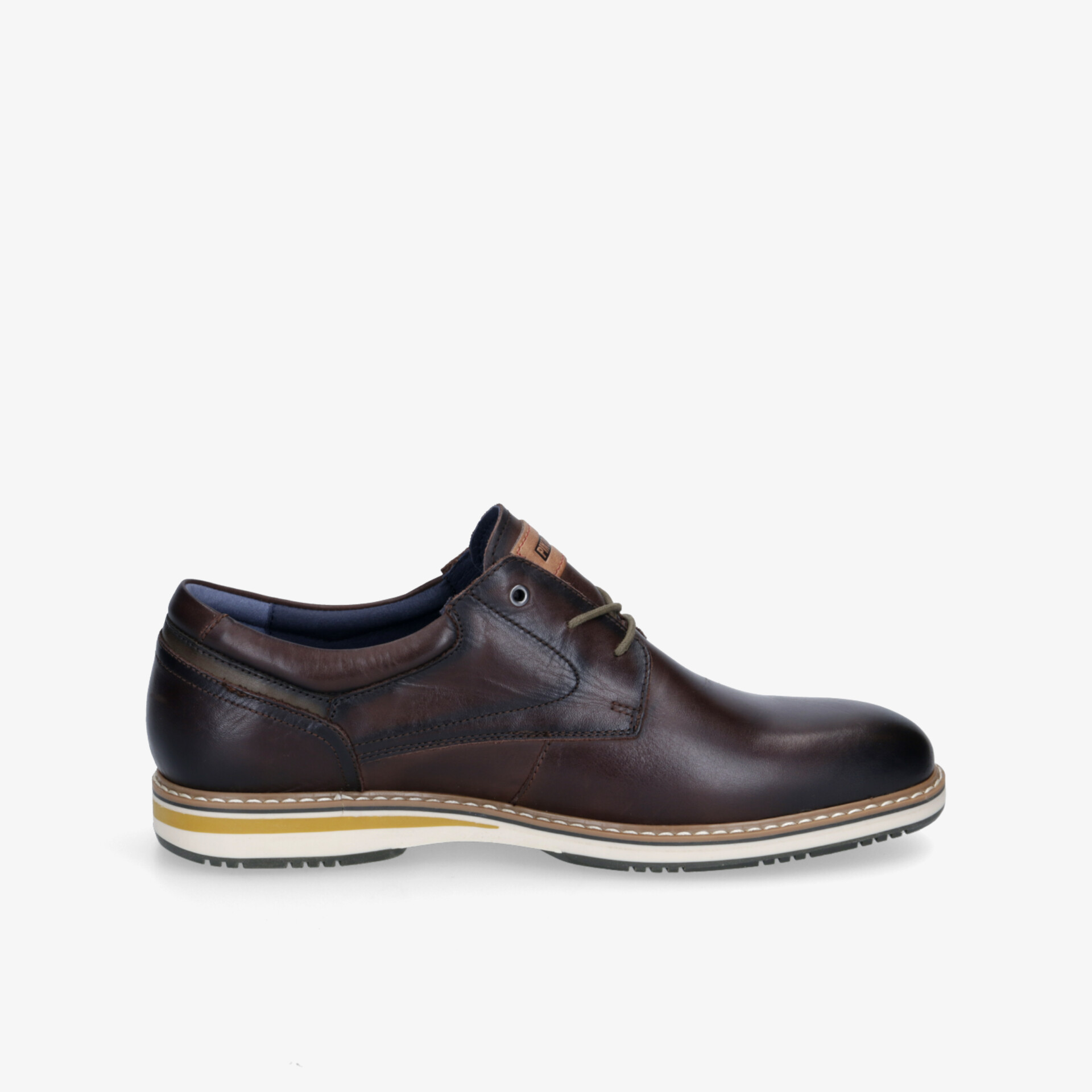 Eleganter Lederschuh mit rutschfester Sohle und hohem Tragekomfort in seitlicher Ansicht.