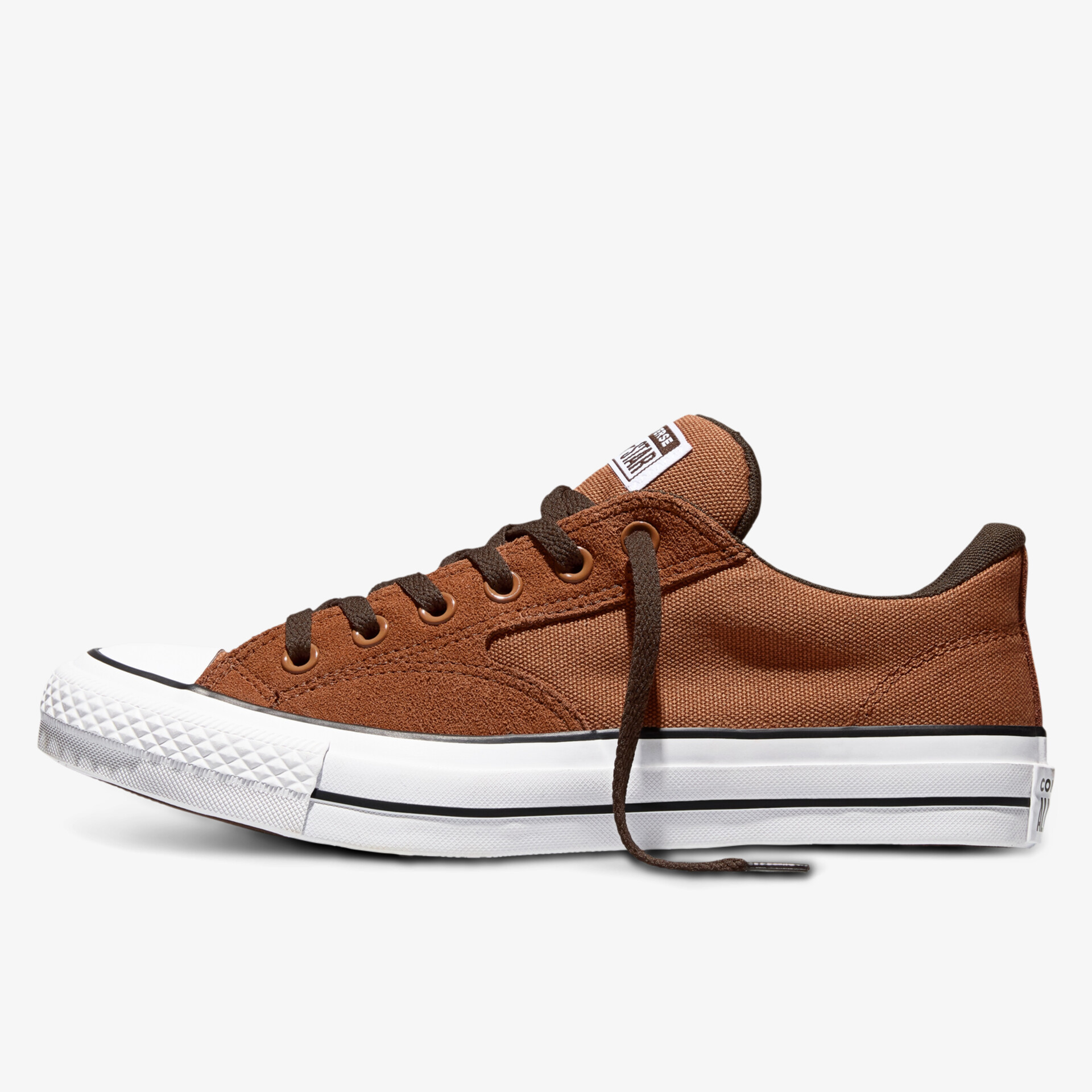 Leichter Sneaker mit robustem Profil und klassischem Design, bequem und vielseitig für Alltag und Freizeit