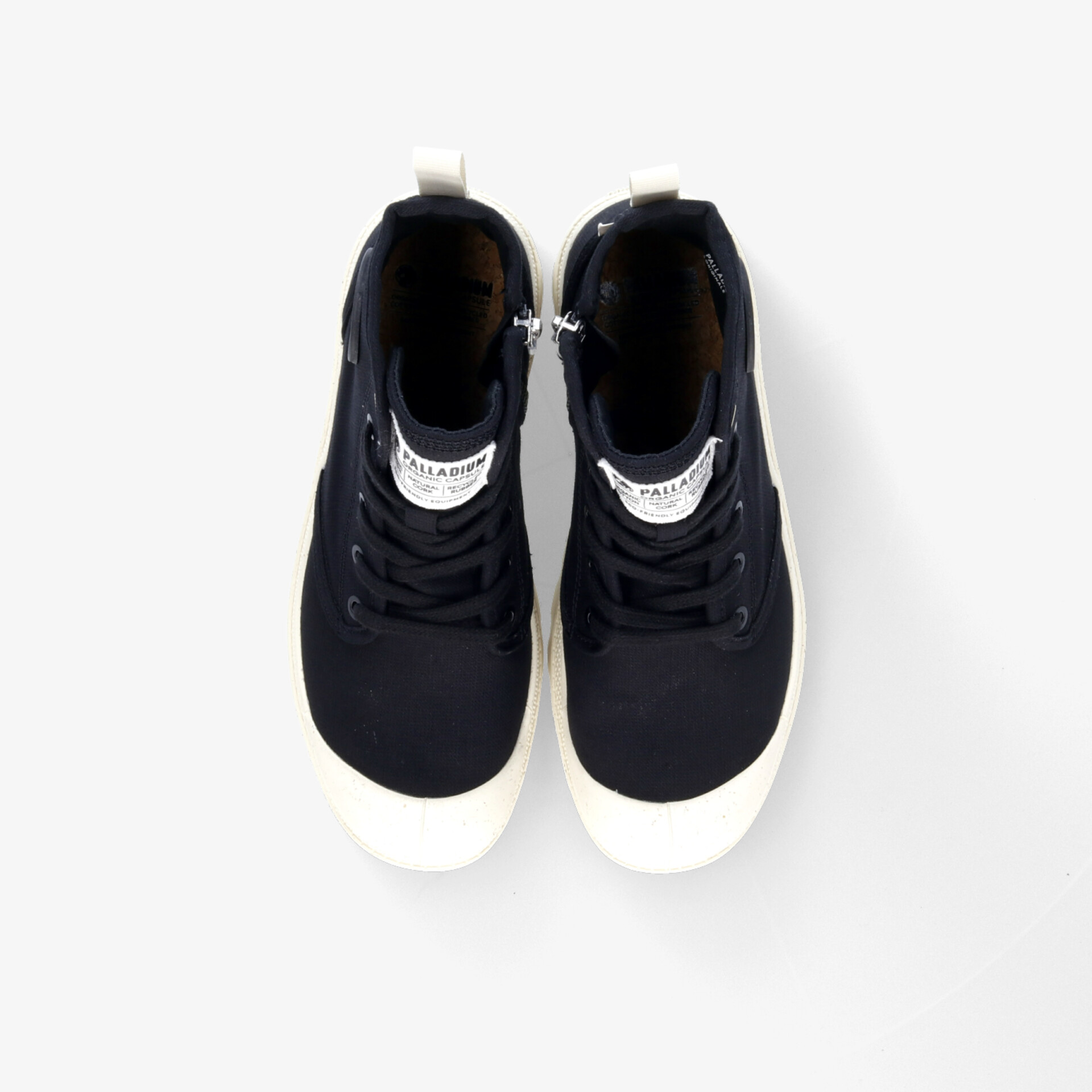 Modische schwarze High-Top-Sneaker mit weißer Sohle, perfekte Kombination aus Stil und Komfort