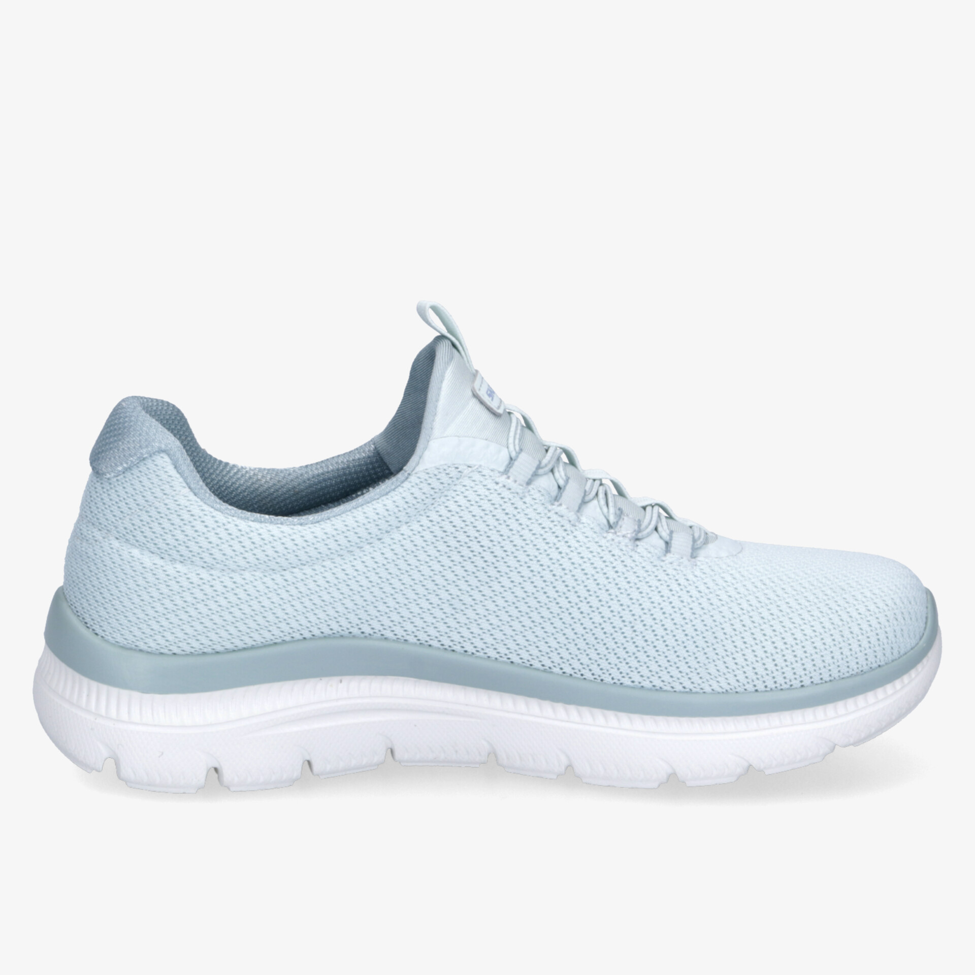 Leichter hellblauer Sneaker mit atmungsaktivem Material und flexibler Sohle in seitlicher Ansicht